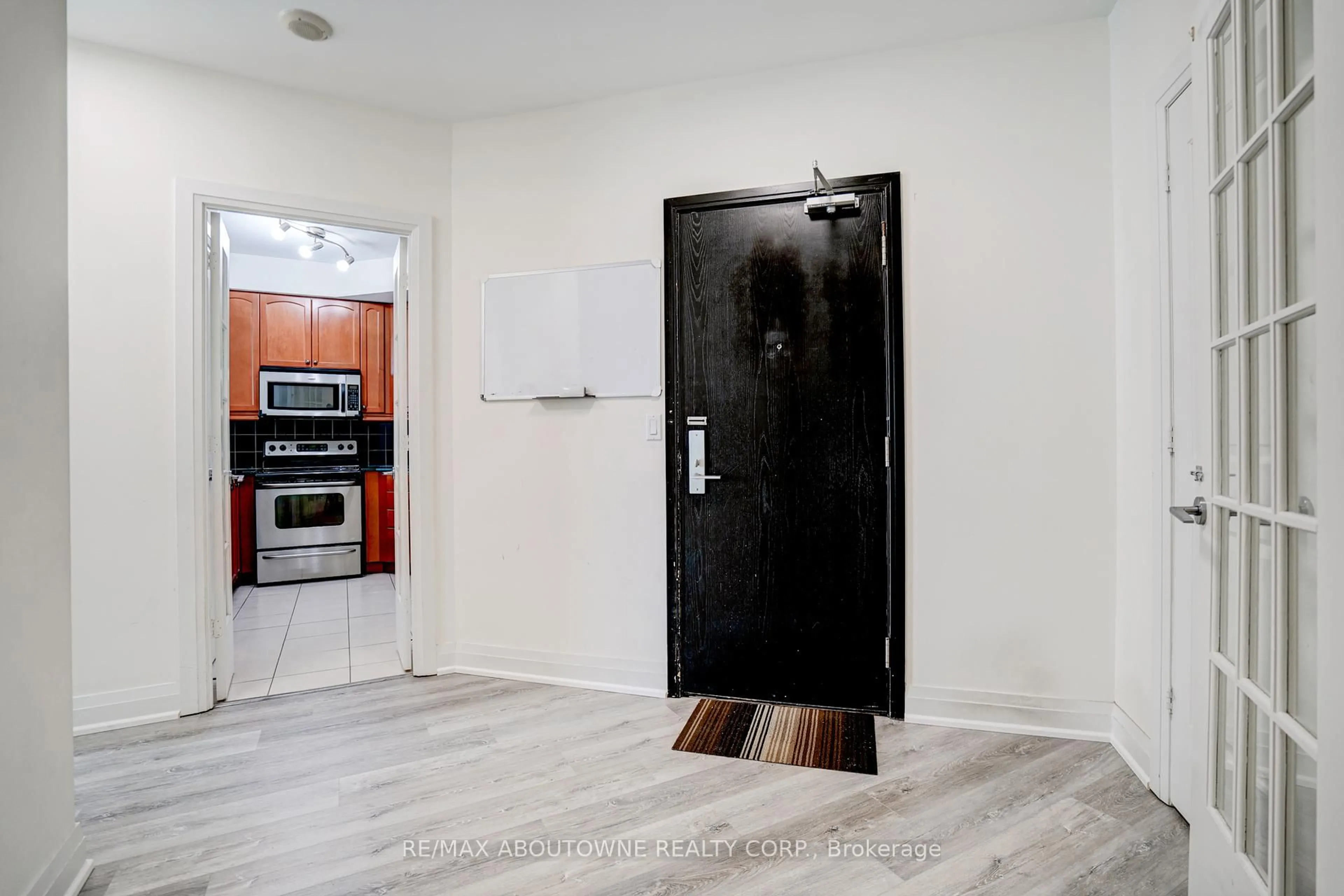 Indoor entryway for 90 Absolute Ave #2705, Mississauga Ontario L4Z 0A3