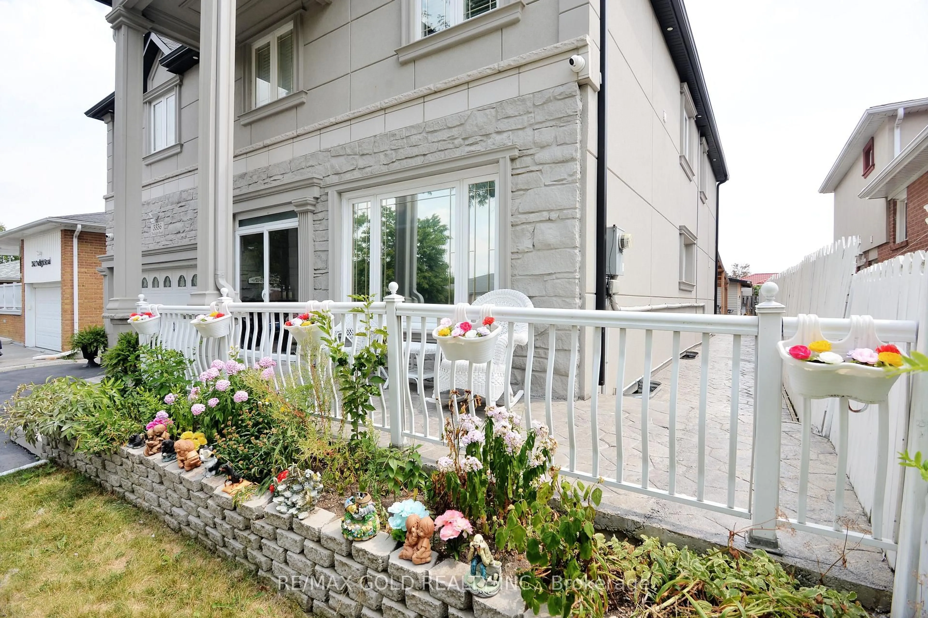 Patio, street for 3336 Twilight Rd, Mississauga Ontario L4T 1Z9