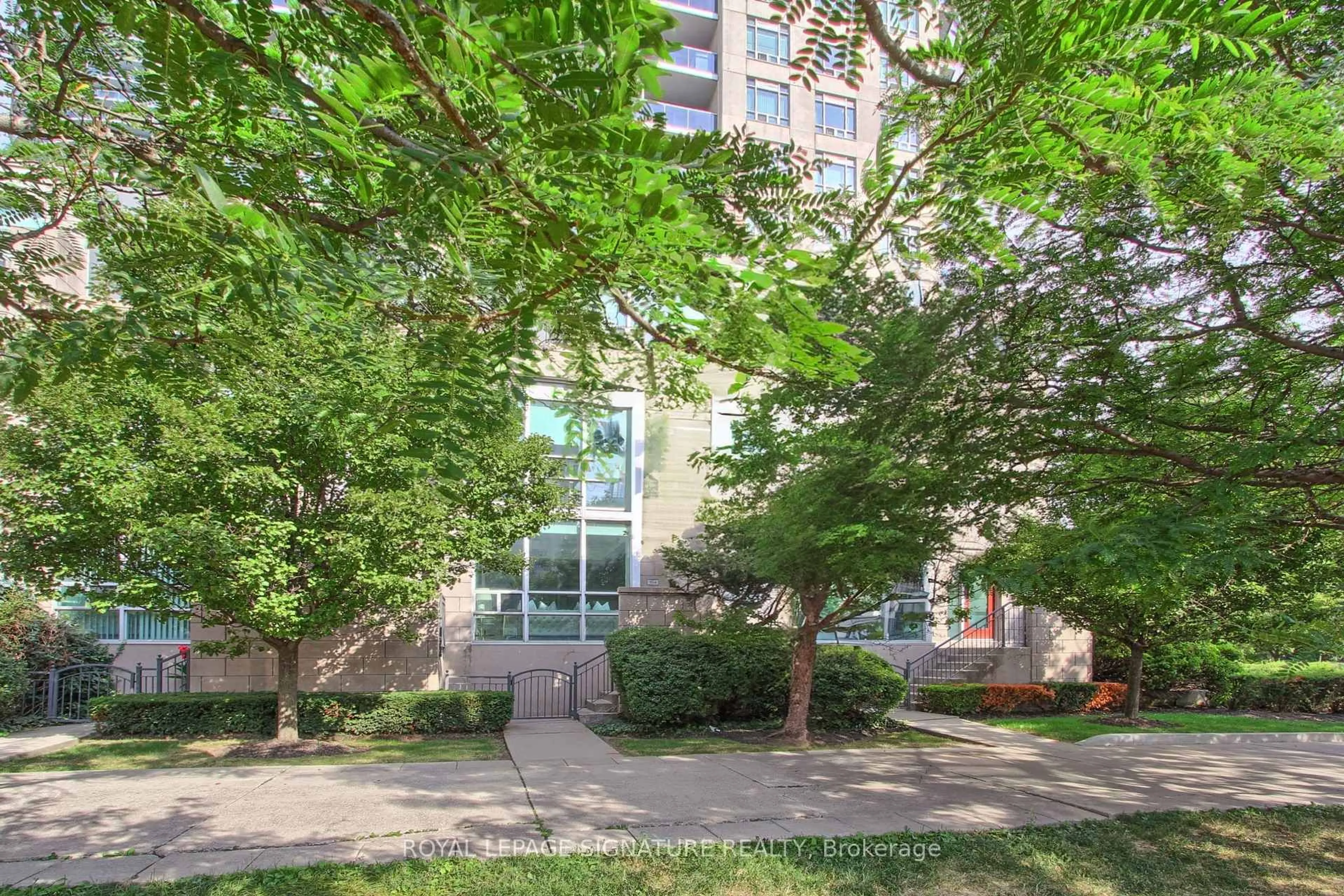 Patio, unknown for 90 Absolute Ave #104, Mississauga Ontario L4Z 0A1