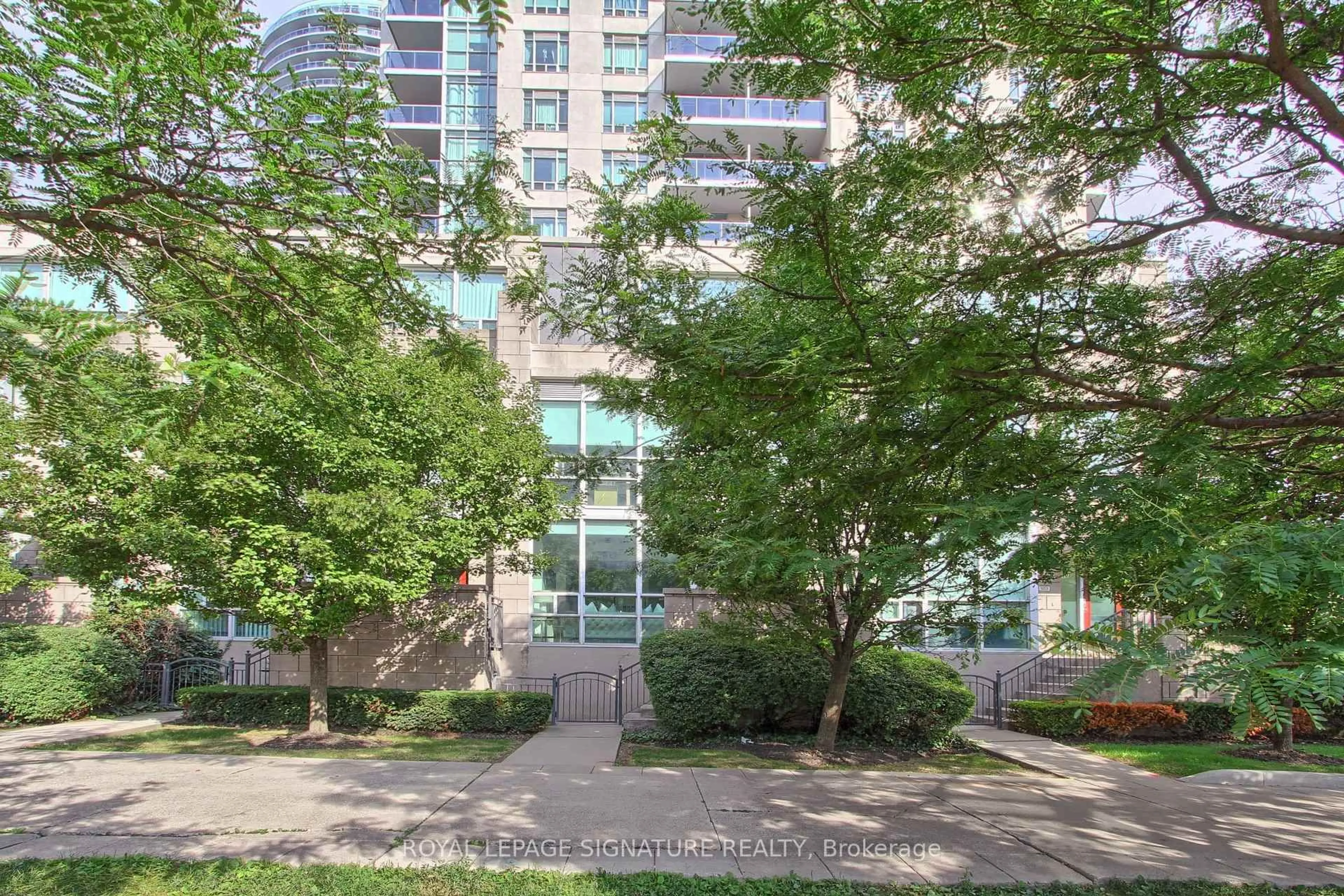 Patio, unknown for 90 Absolute Ave #104, Mississauga Ontario L4Z 0A1