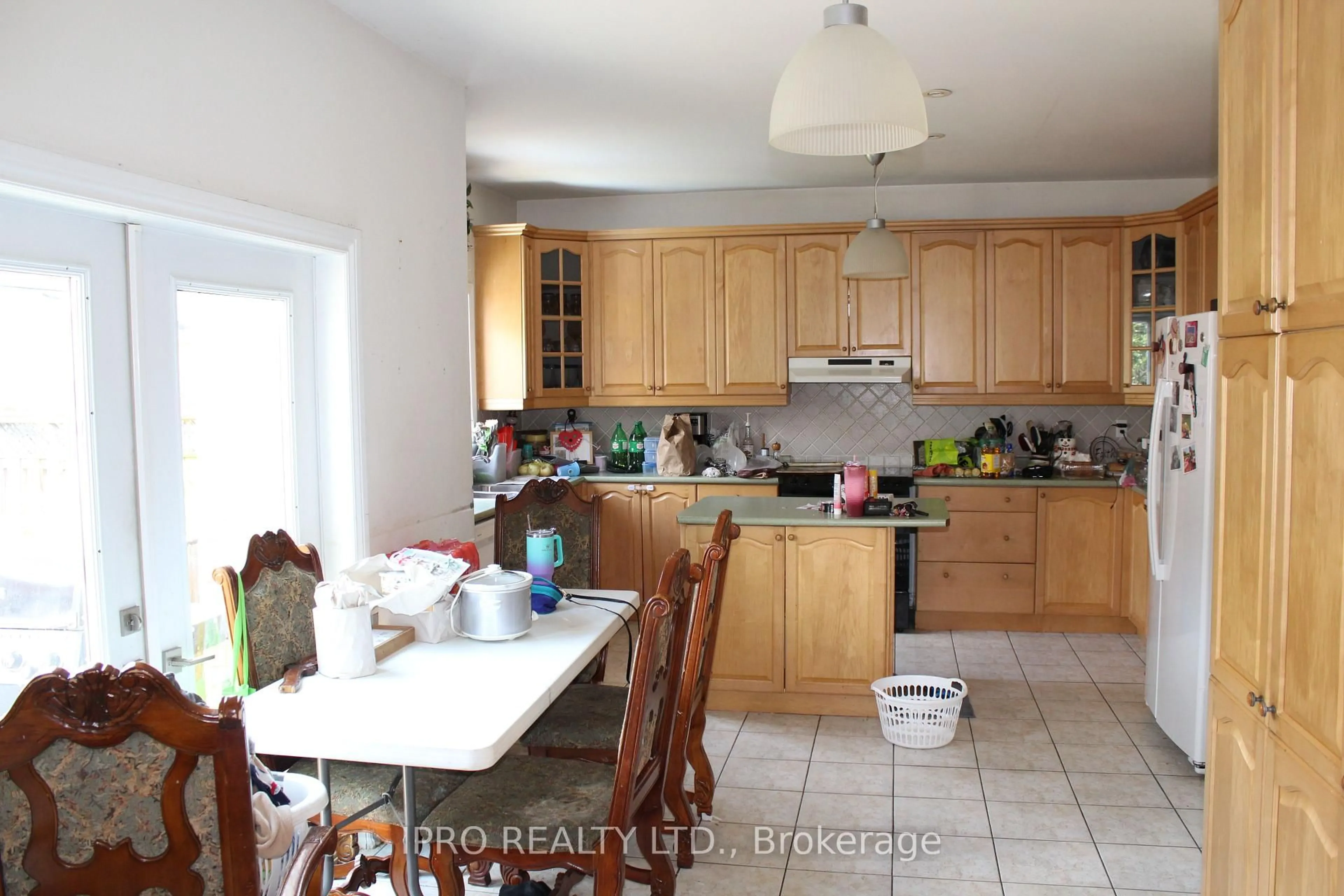 Standard kitchen, unknown for 67 Masters Green Cres, Brampton Ontario L7A 3K6