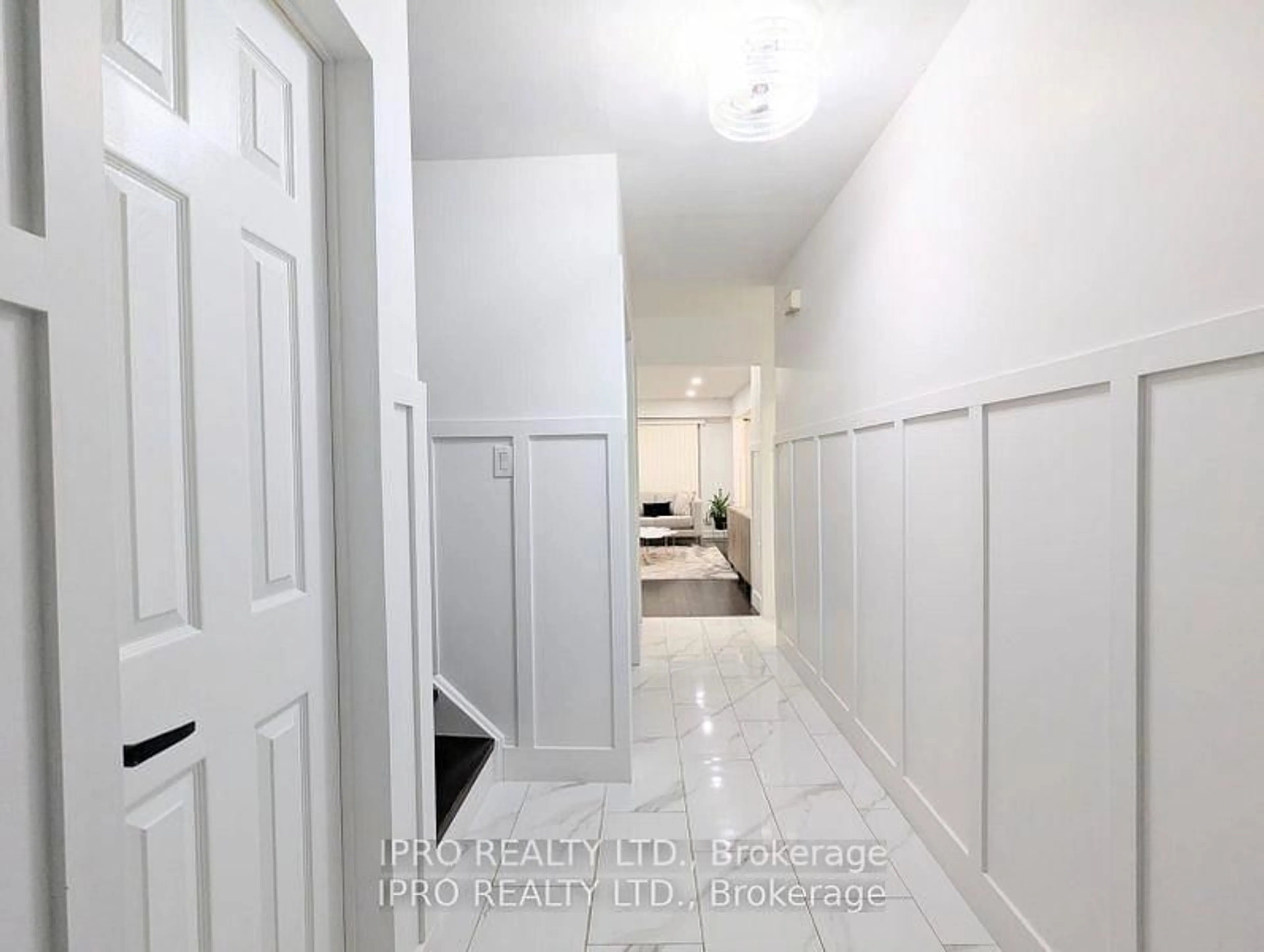 Indoor entryway for 52 Vodden Crt, Brampton Ontario L6V 2V7