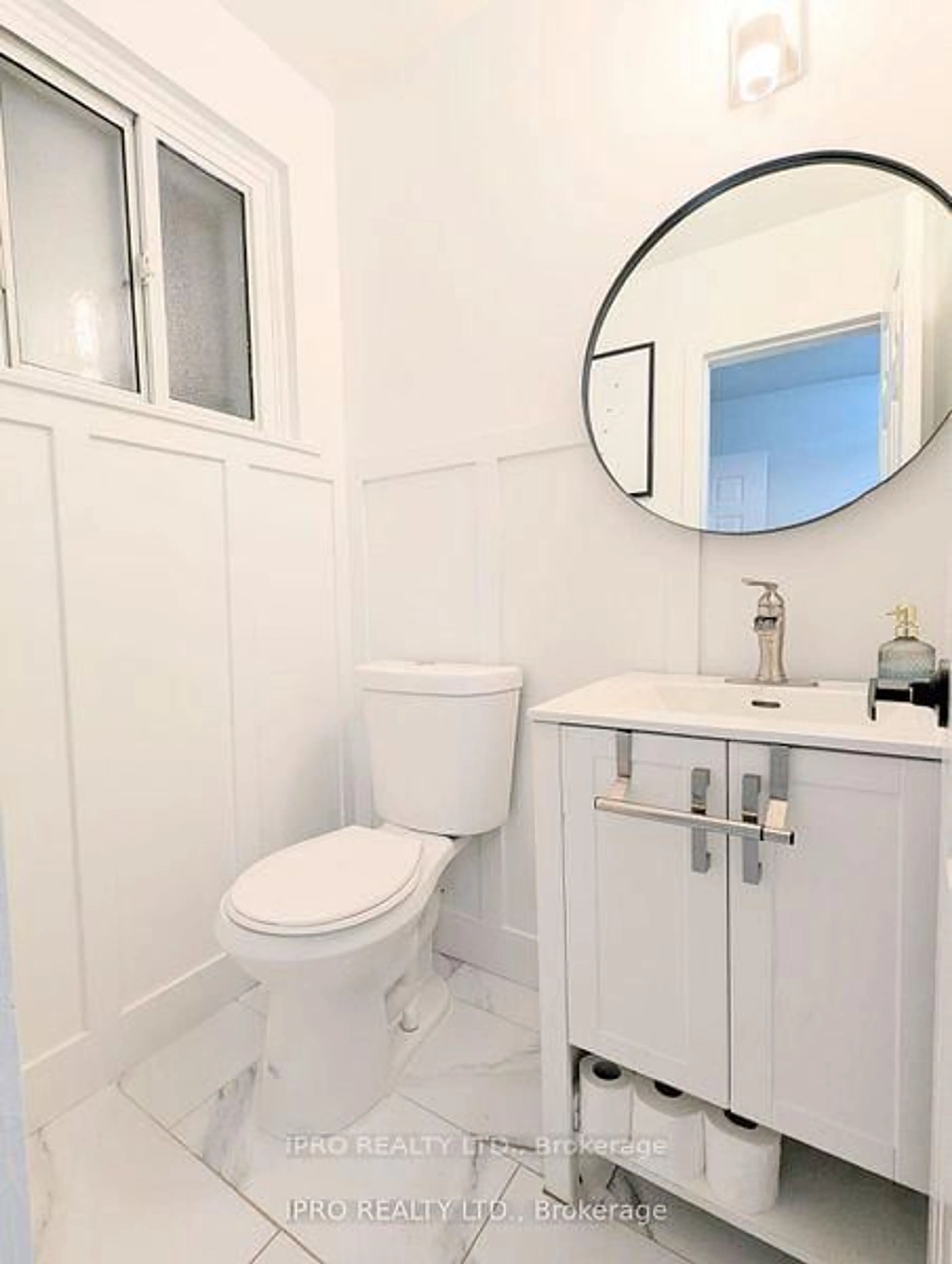 Standard bathroom, unknown for 52 Vodden Crt, Brampton Ontario L6V 2V7