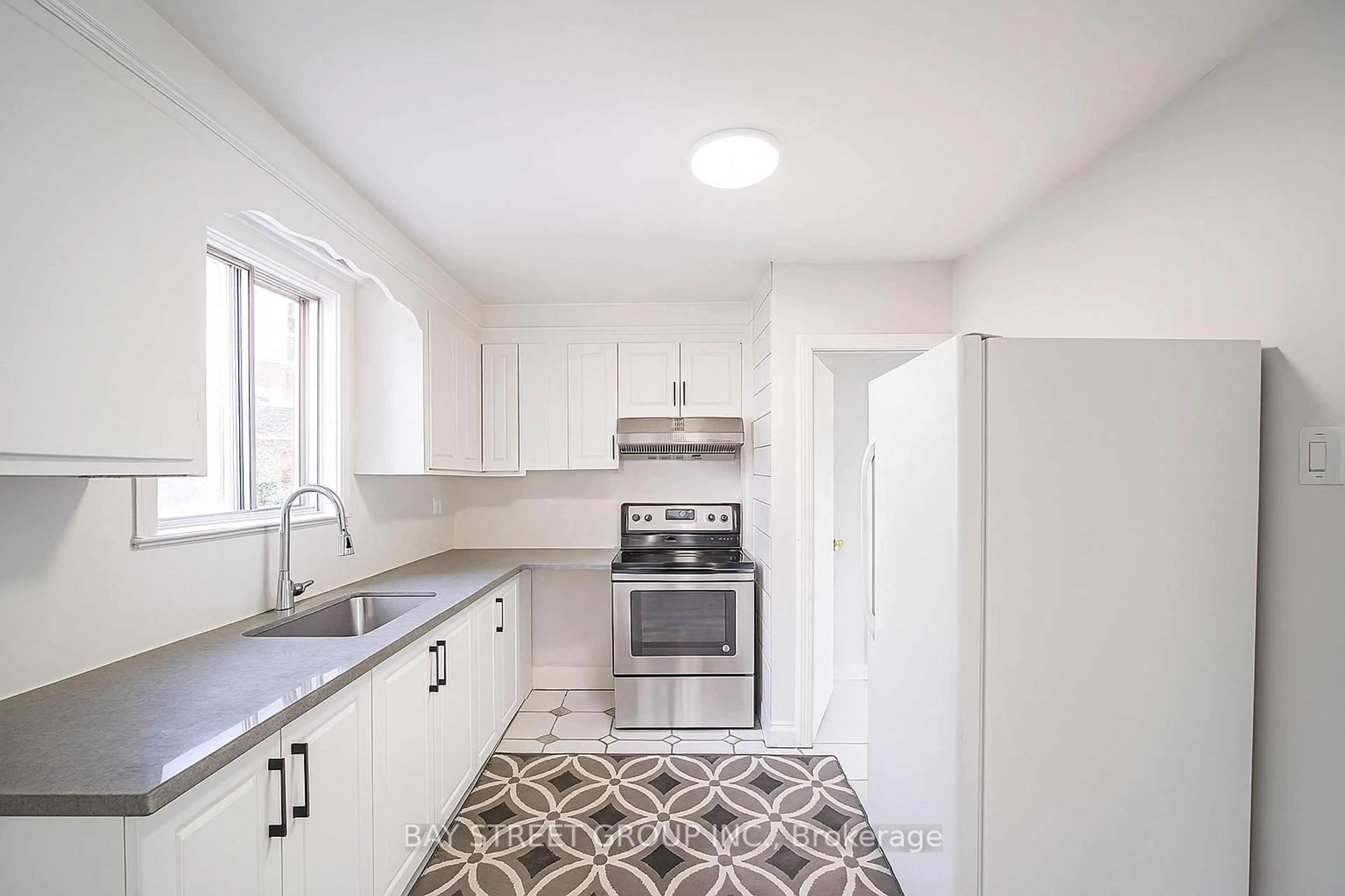 Standard kitchen, ceramic/tile floor for 1 Datchet Rd, Toronto Ontario M3M 1X4
