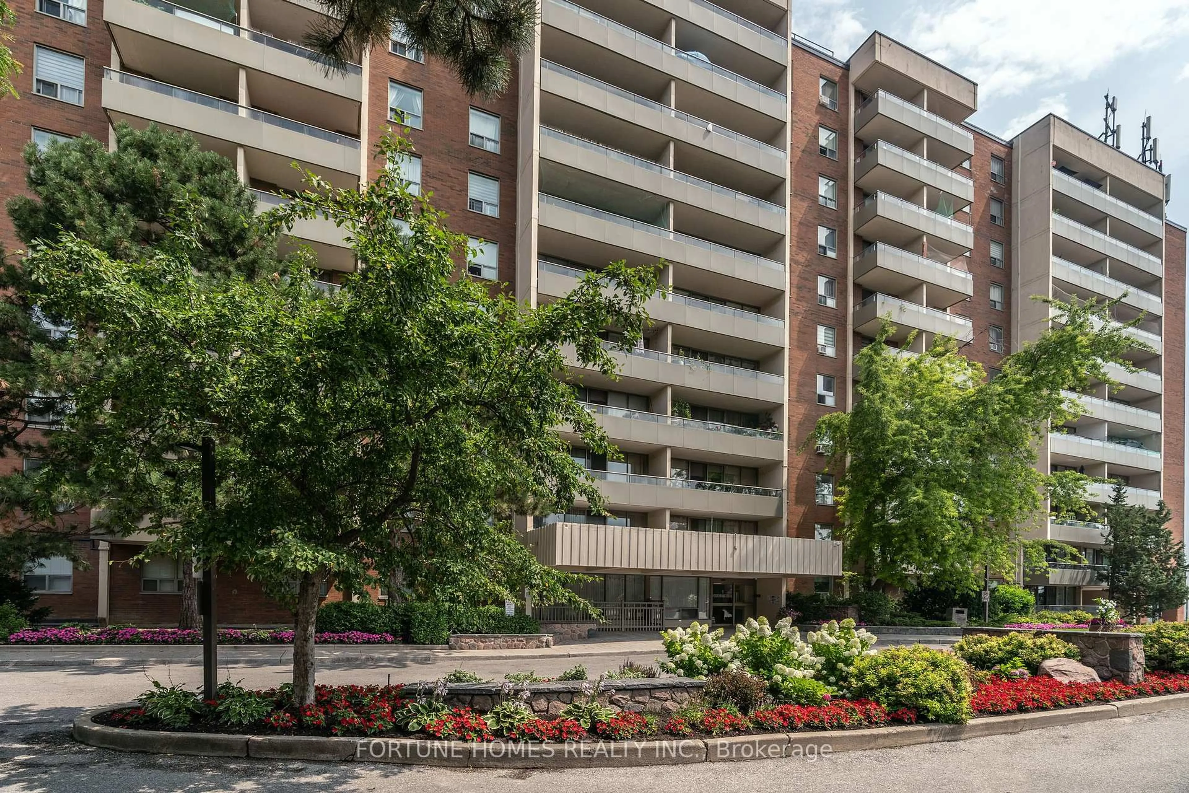 Patio, street for 1 Four Winds Dr #502, Toronto Ontario M3J 2T1