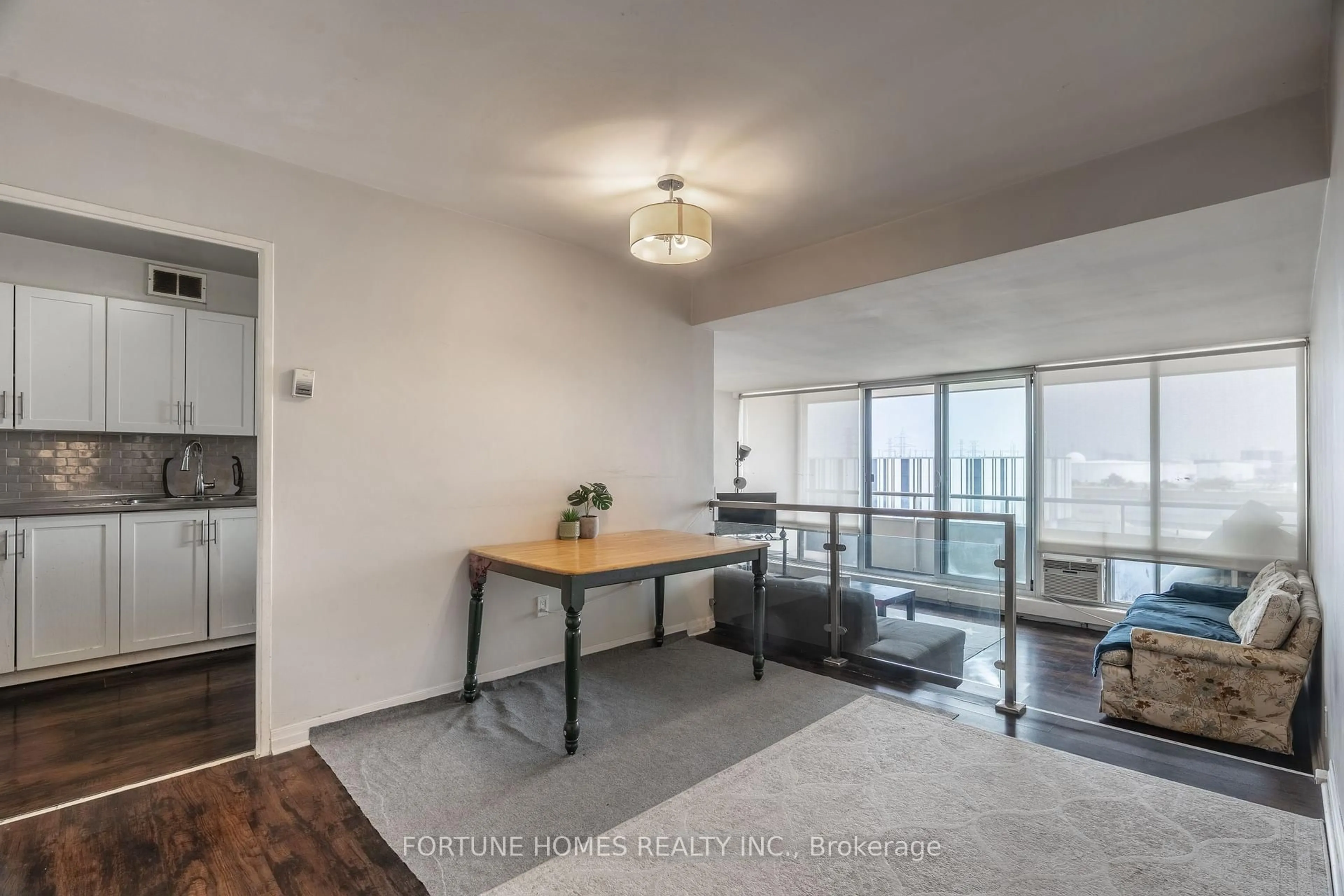 A pic of a room for 1 Four Winds Dr #502, Toronto Ontario M3J 2T1