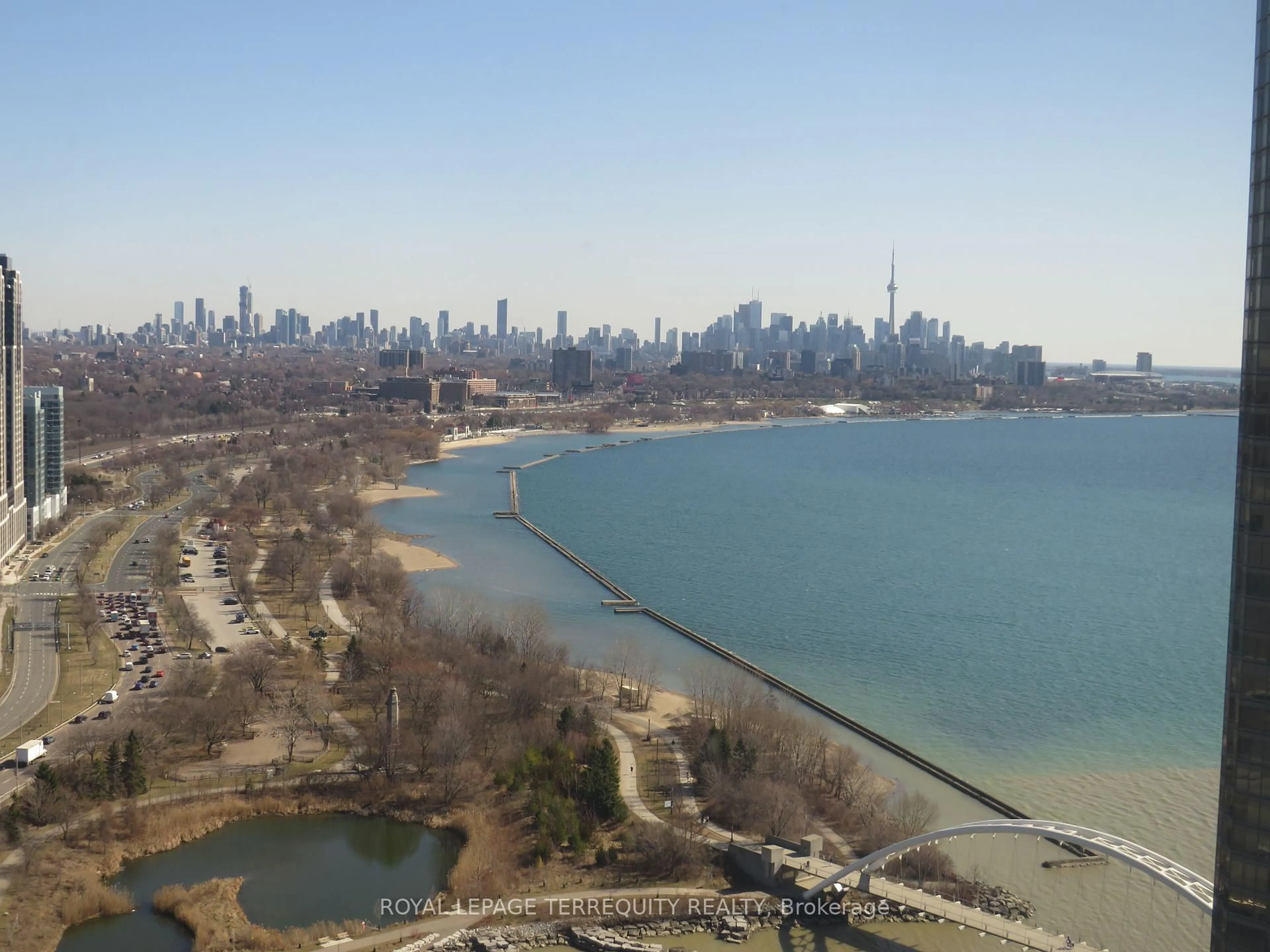 Blurry image for 2045 Lake Shore Blvd #3305, Toronto Ontario M8V 2Z6