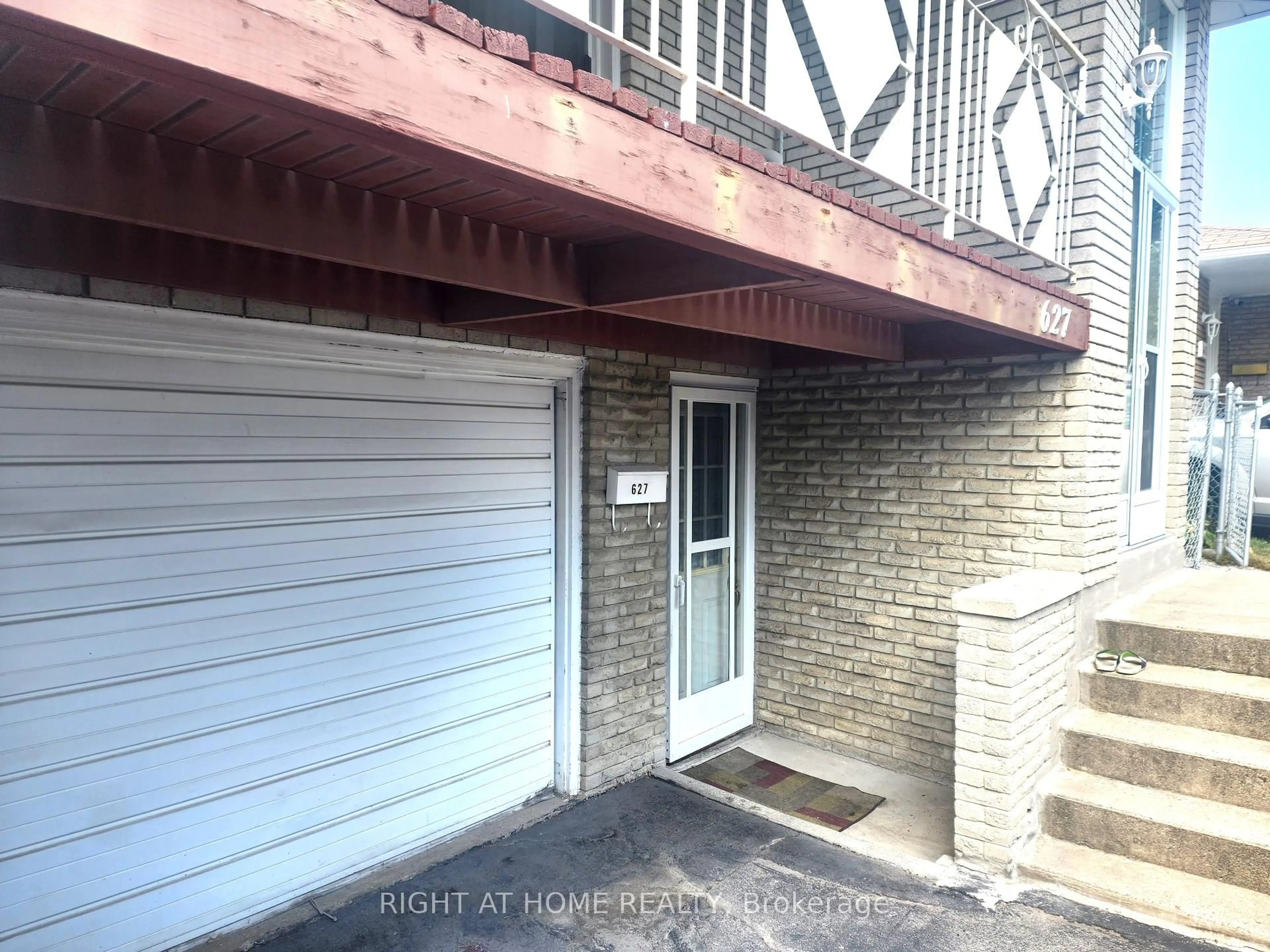 Unknown for 627 Green Meadow Cres, Mississauga Ontario L5A 2V3