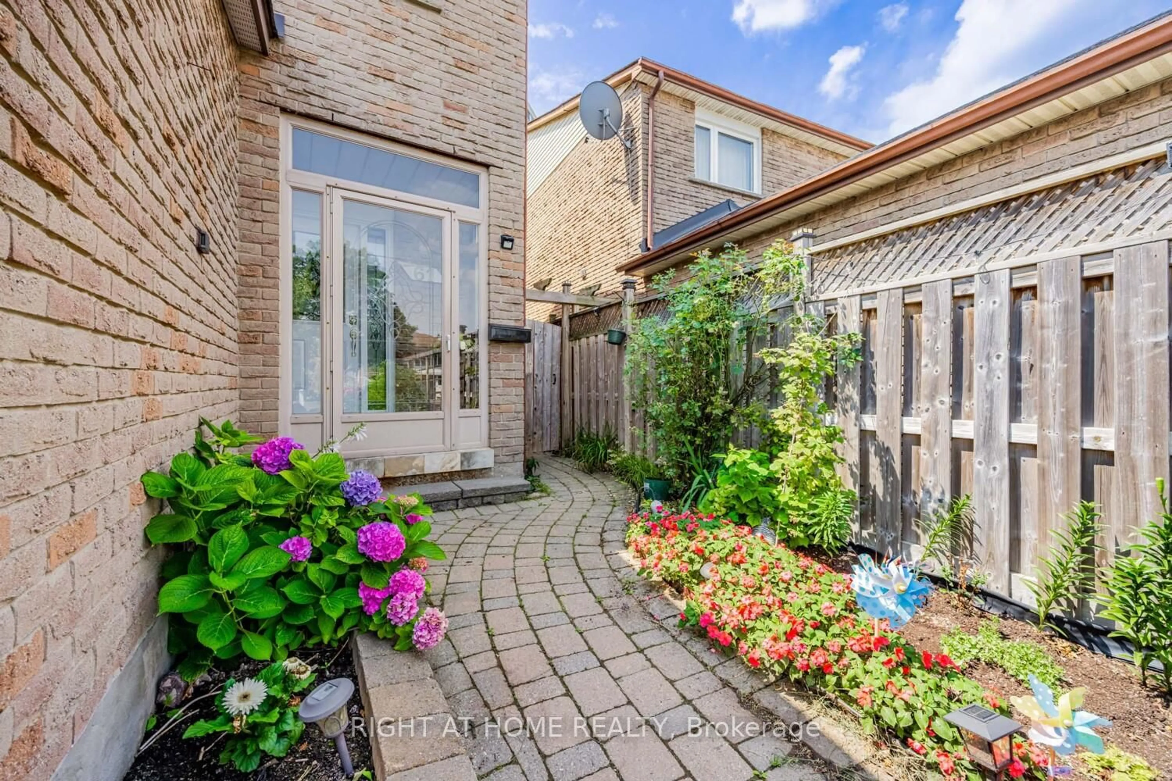 Patio, street for 61 Chalfield Lane, Mississauga Ontario L4Z 1K8