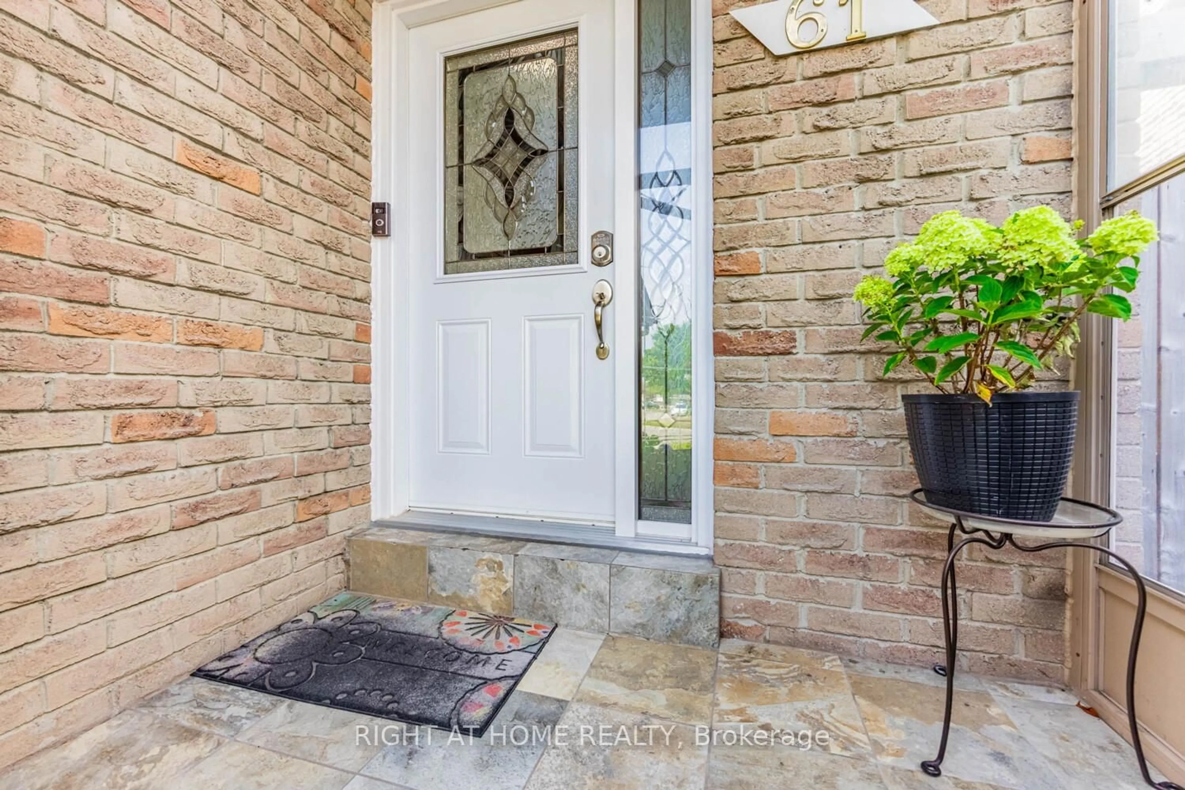 Indoor entryway for 61 Chalfield Lane, Mississauga Ontario L4Z 1K8