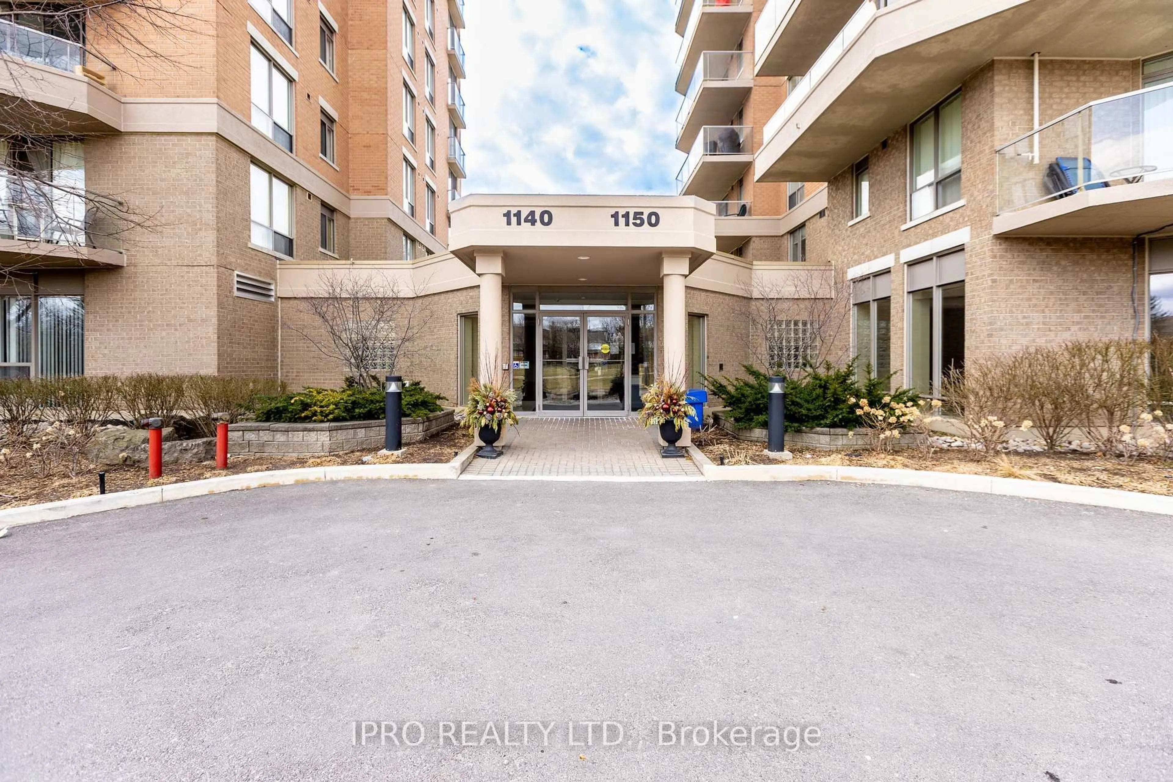 Indoor foyer for 1150 Parkwest Pl #503, Mississauga Ontario L5E 3K4