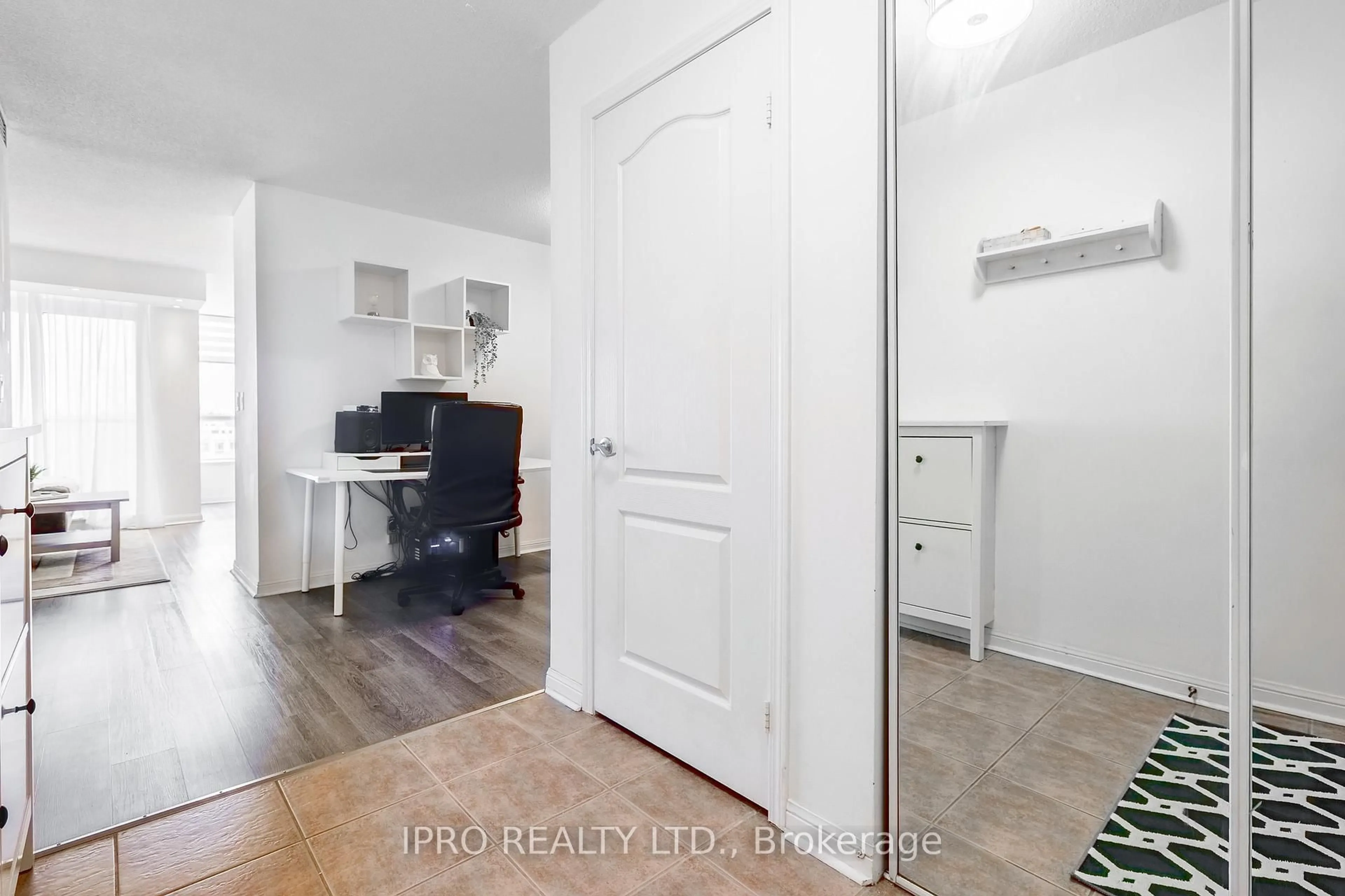 A pic of a room for 1150 Parkwest Pl #503, Mississauga Ontario L5E 3K4