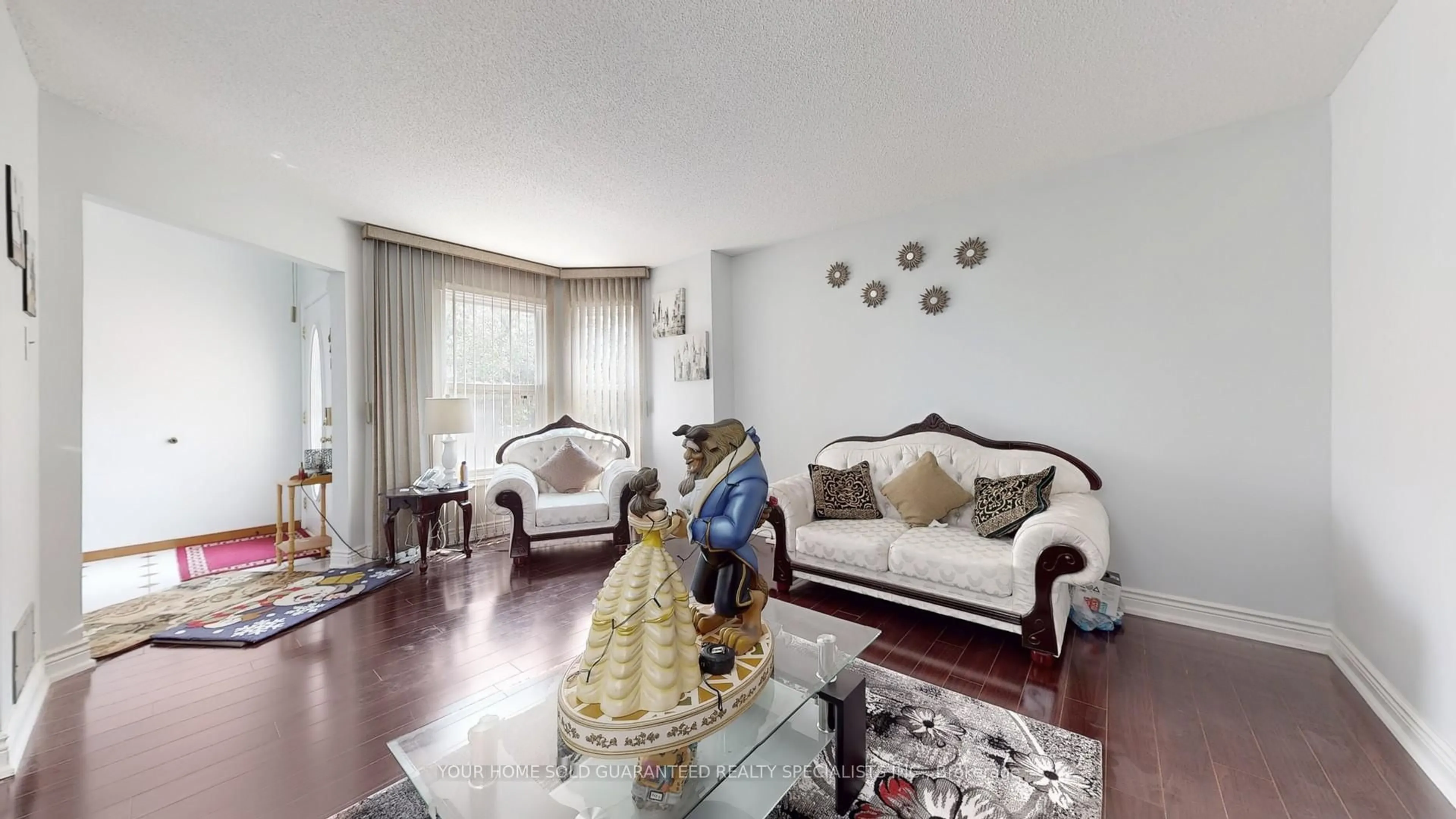 Living room with furniture, wood/laminate floor for 1722 Princelea Pl, Mississauga Ontario L5M 3R4