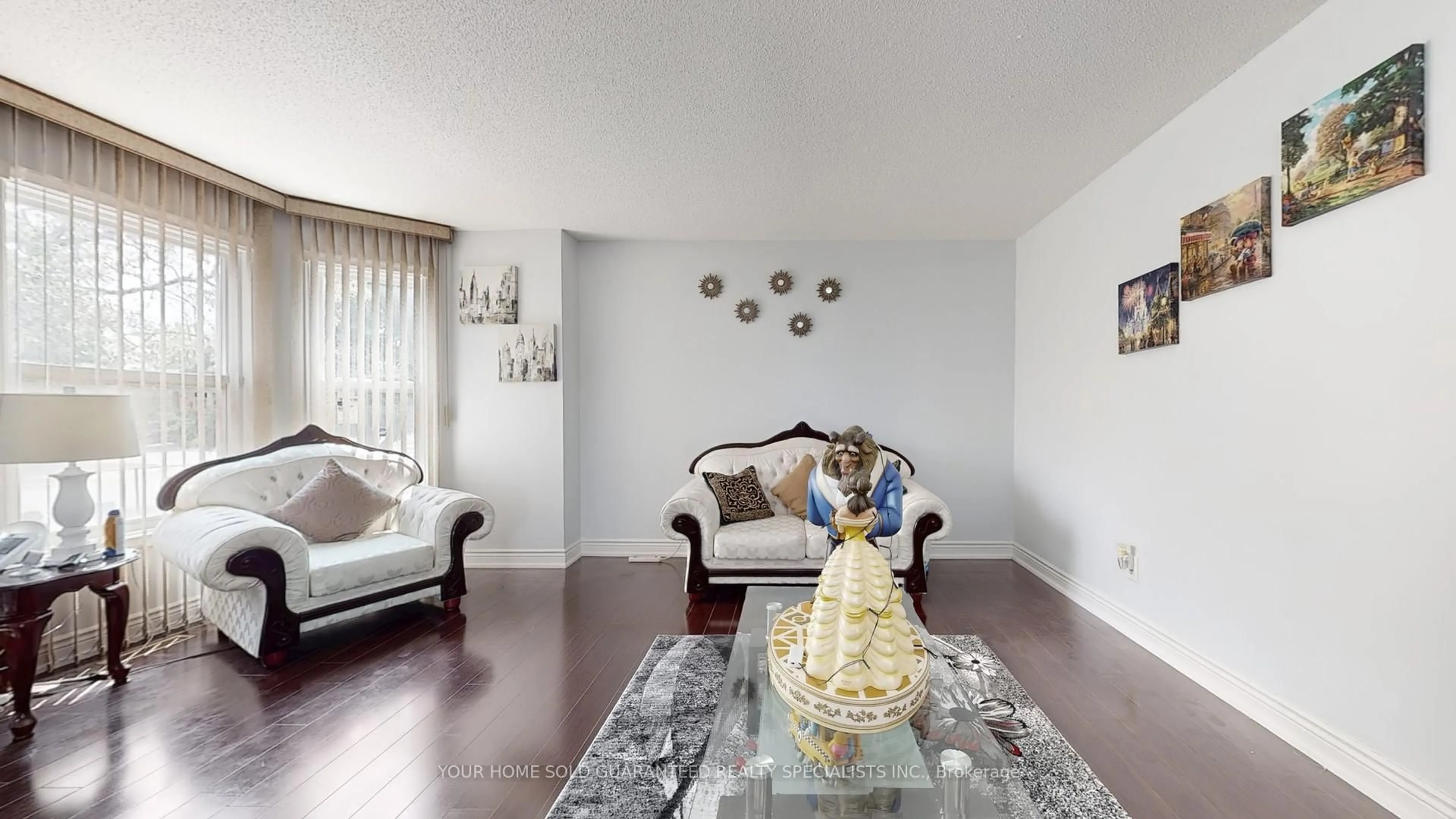 Living room with furniture, wood/laminate floor for 1722 Princelea Pl, Mississauga Ontario L5M 3R4