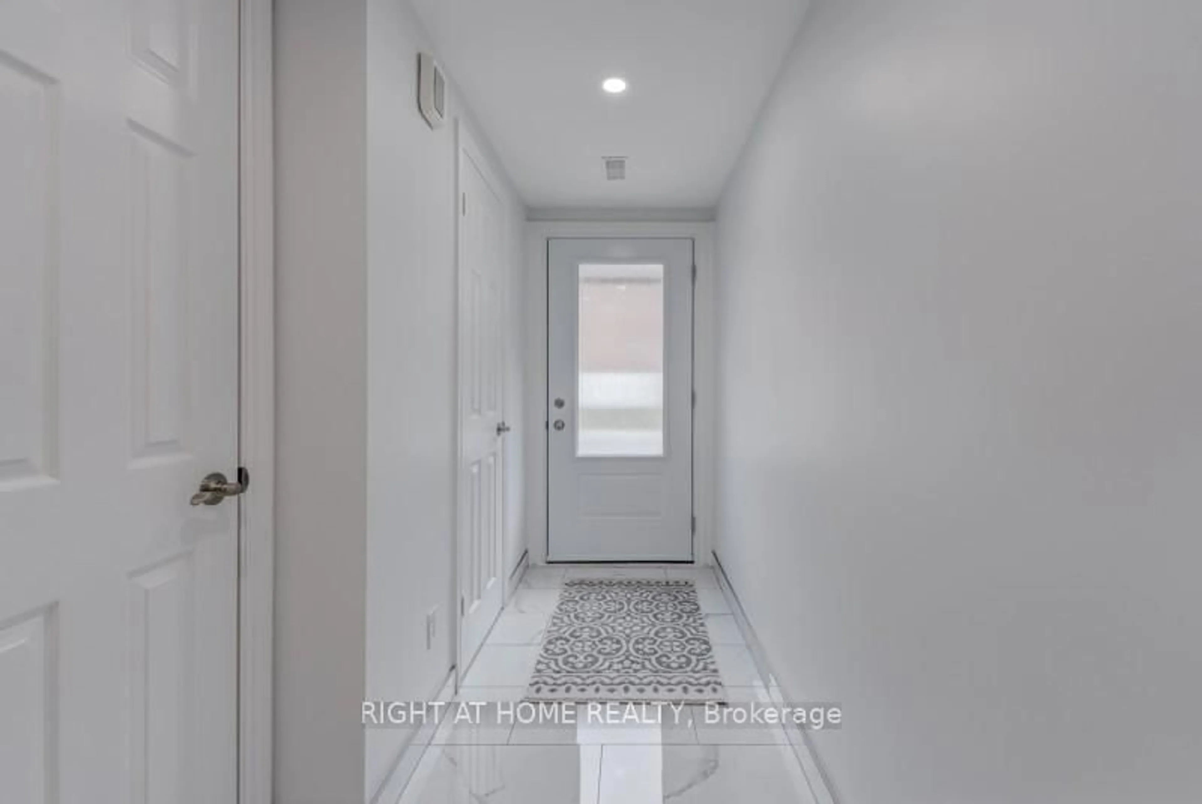 Indoor entryway for 30 Heslop Rd #39, Milton Ontario L9T 1B3