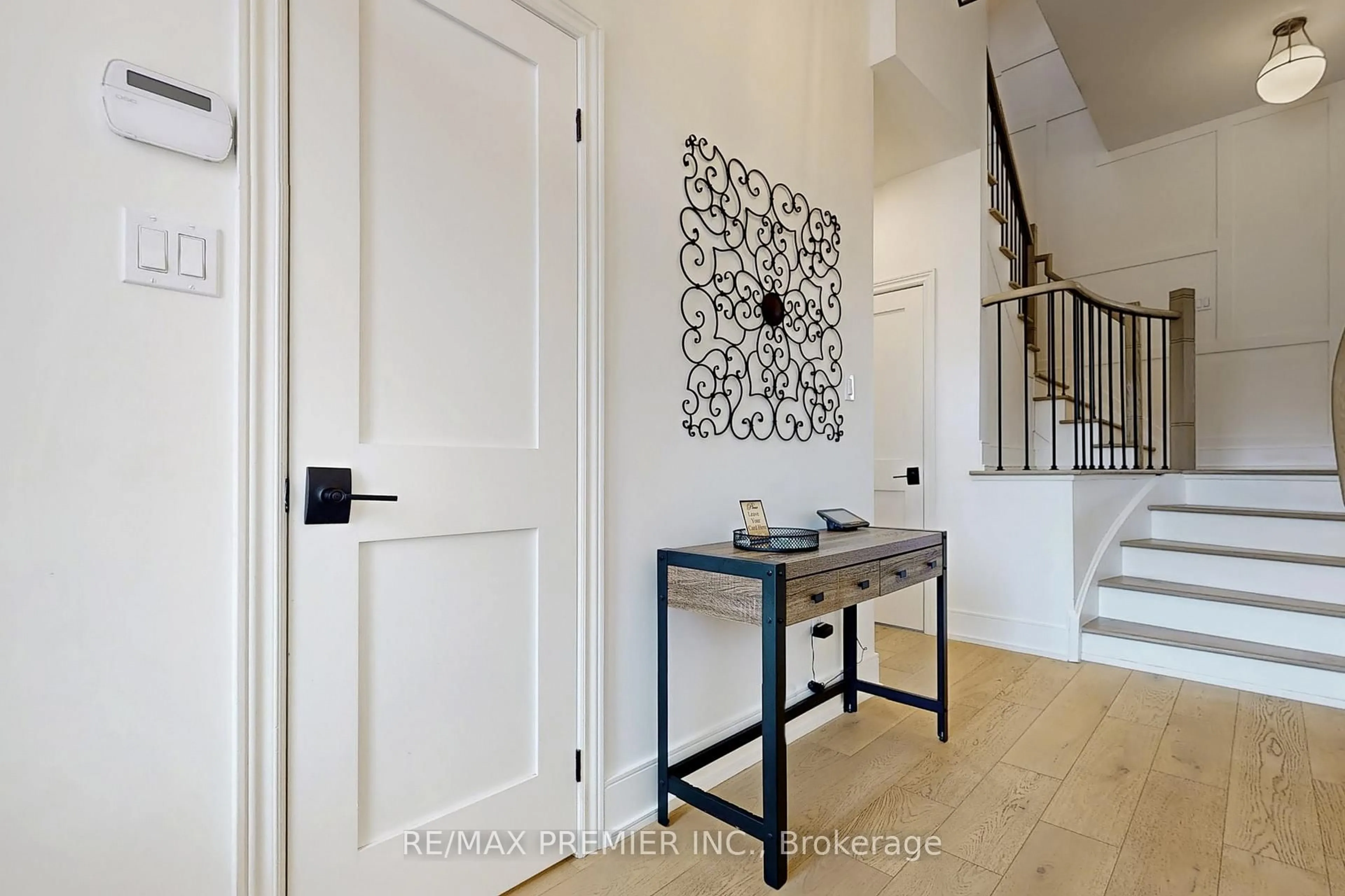 Indoor entryway for 15 Gray Park Dr, Caledon Ontario L7E 2N3