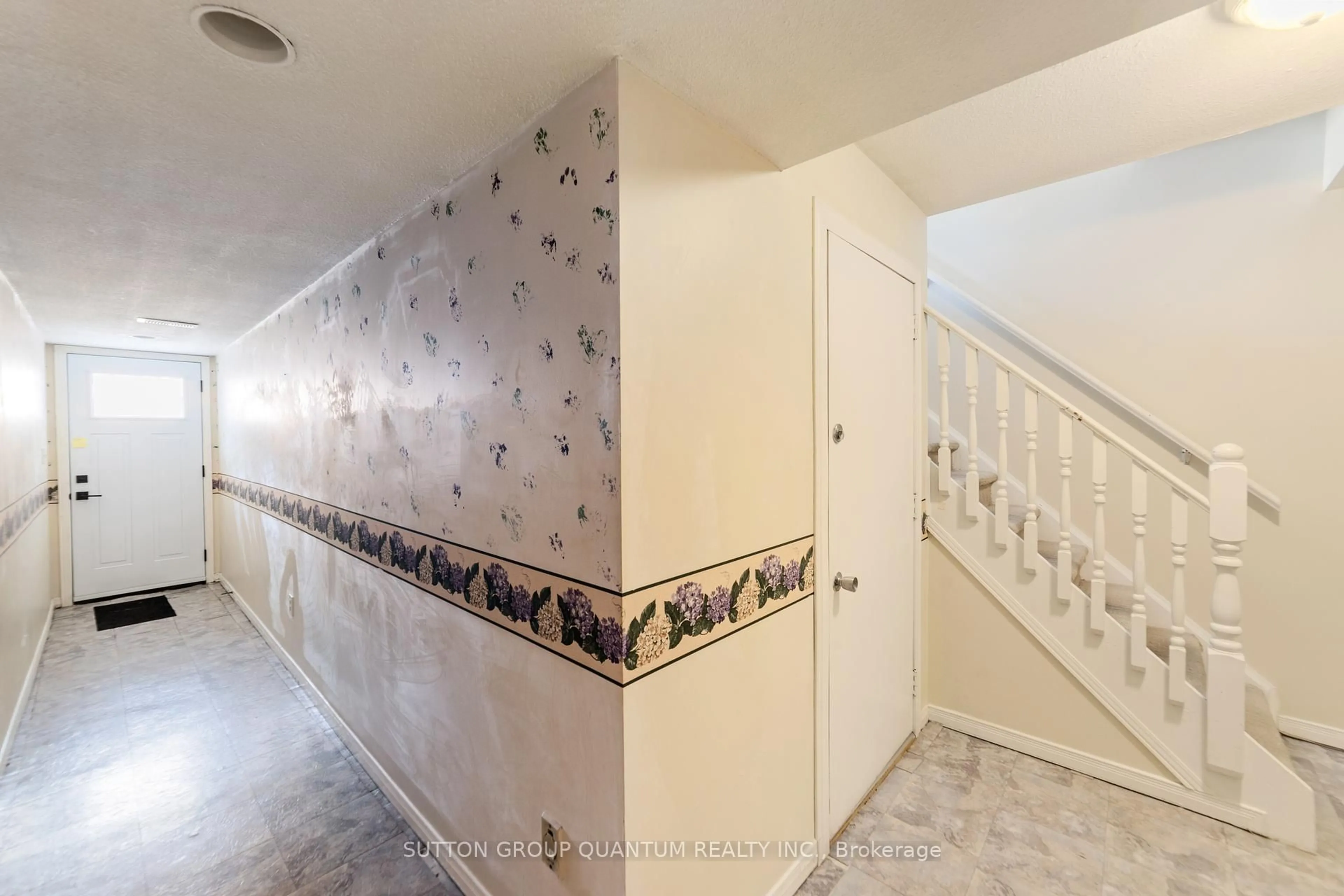Unknown for 895 Maple Ave #101, Burlington Ontario L7S 2H7
