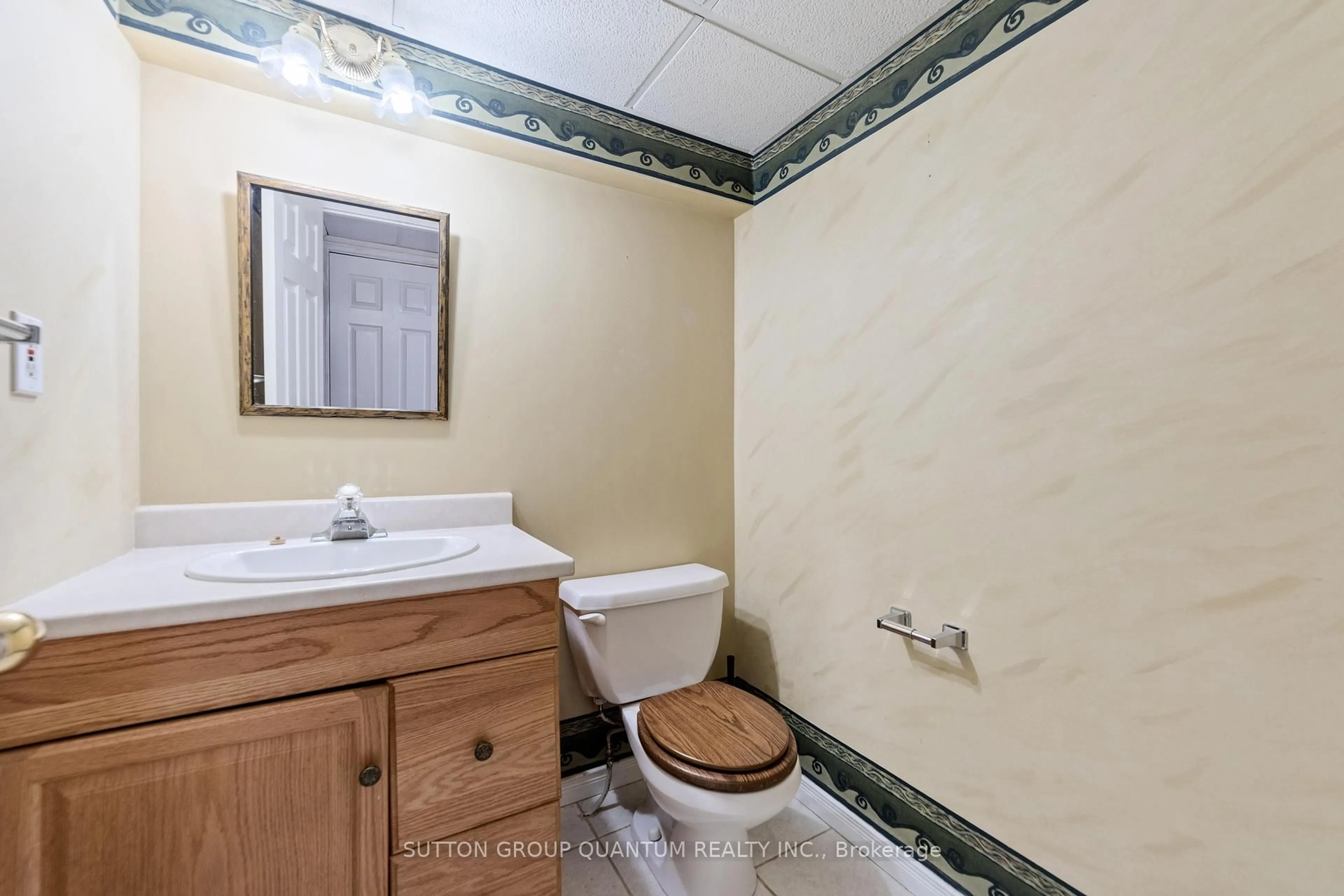 Standard bathroom, ceramic/tile floor for 895 Maple Ave #101, Burlington Ontario L7S 2H7