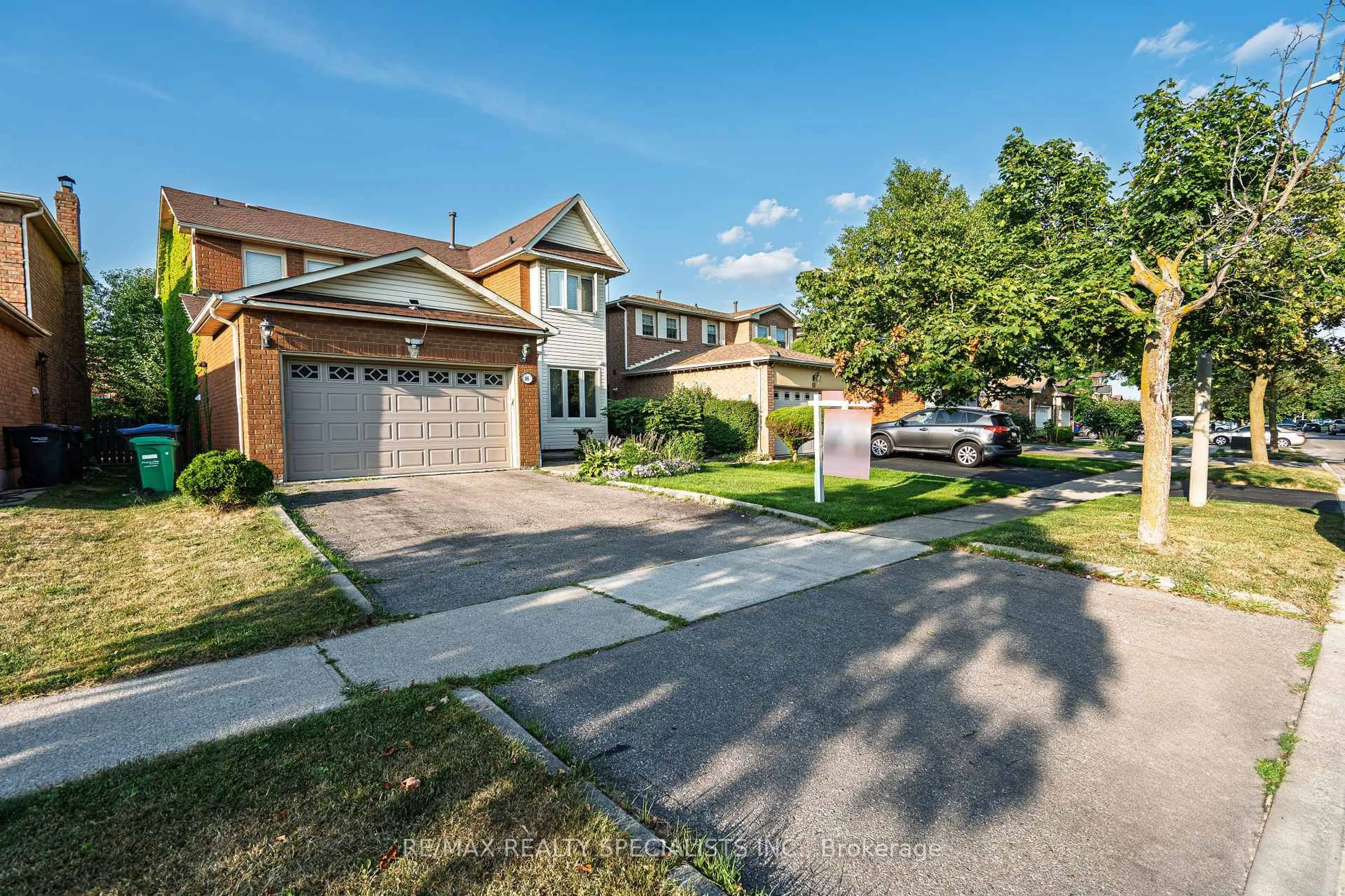 A pic from outside/outdoor area/front of a property/back of a property/a pic from drone, street for 66 Stillwater Cres, Brampton Ontario L6X 3L1