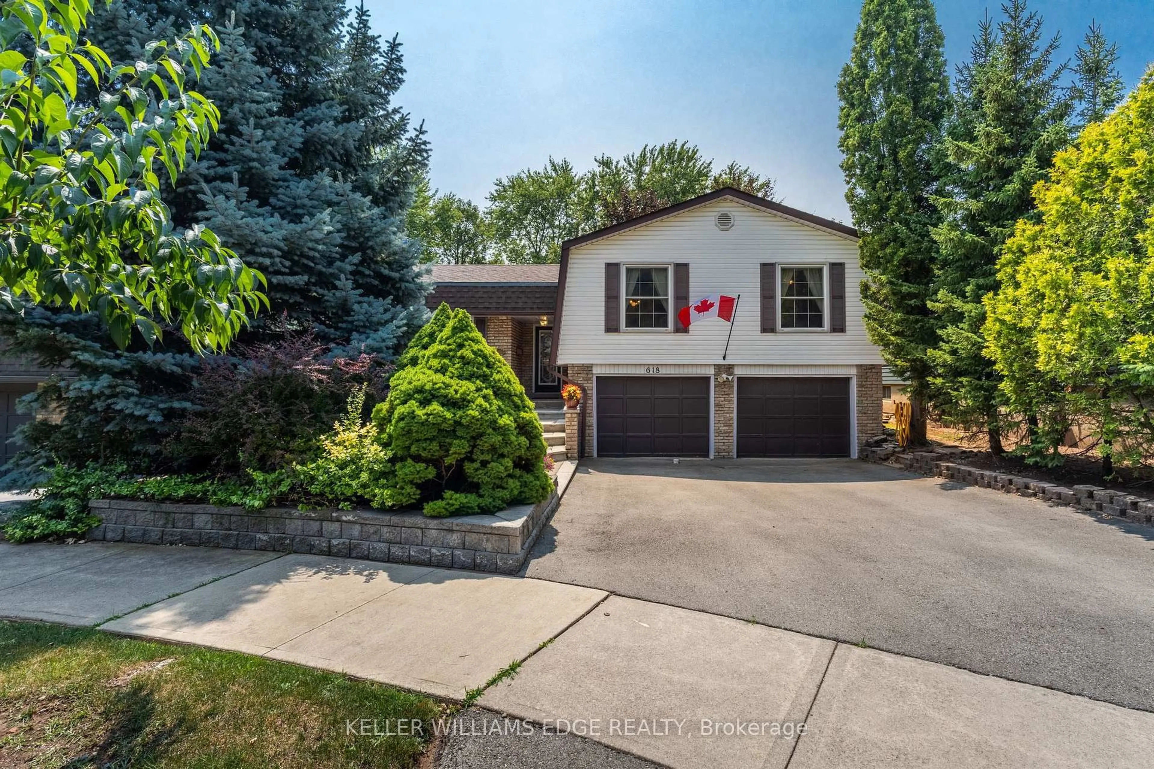 Home with vinyl exterior material, street for 618 Empress Cres, Burlington Ontario L7L 5E8