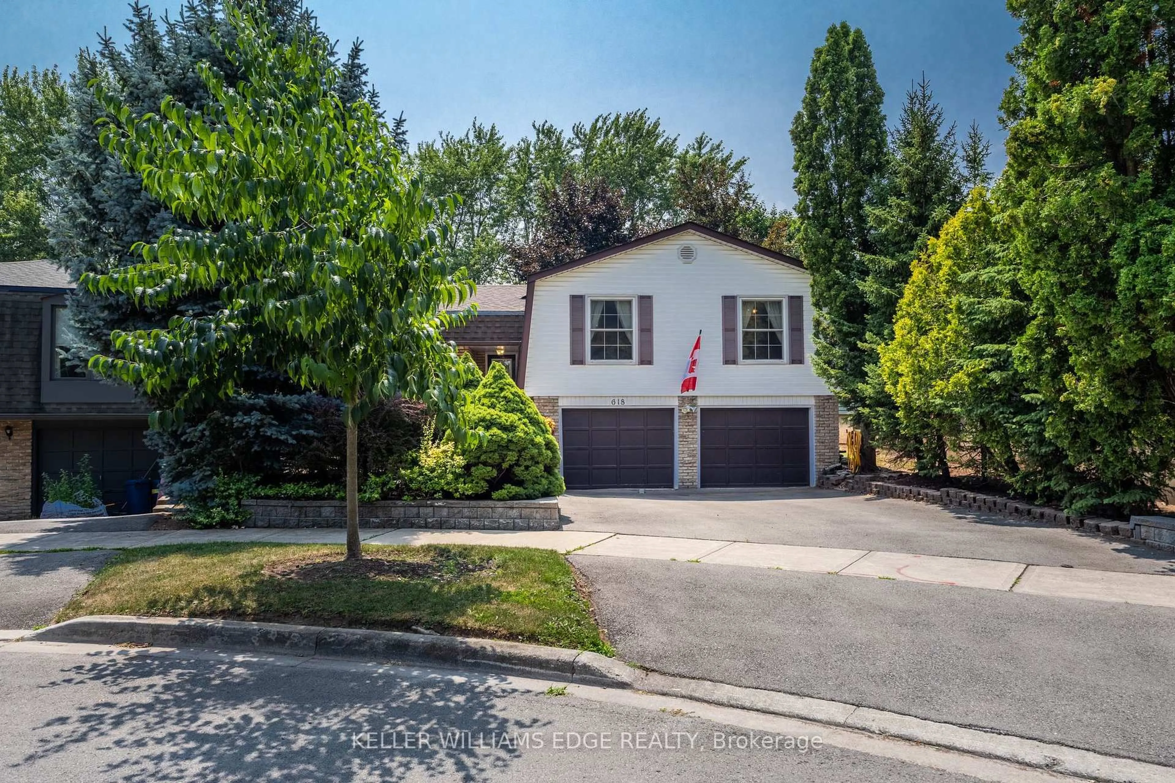 Home with vinyl exterior material, street for 618 Empress Cres, Burlington Ontario L7L 5E8