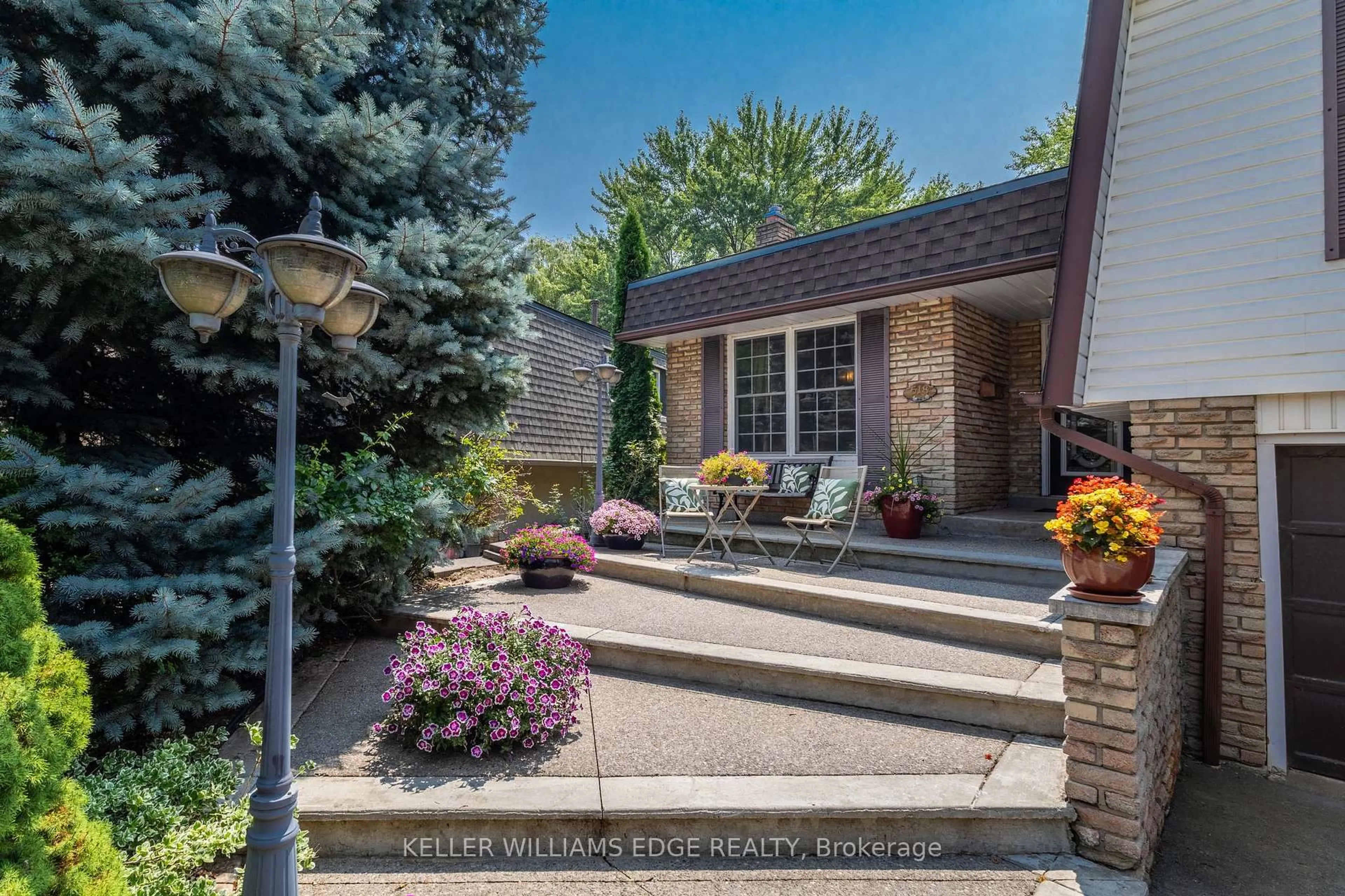 Unknown for 618 Empress Cres, Burlington Ontario L7L 5E8