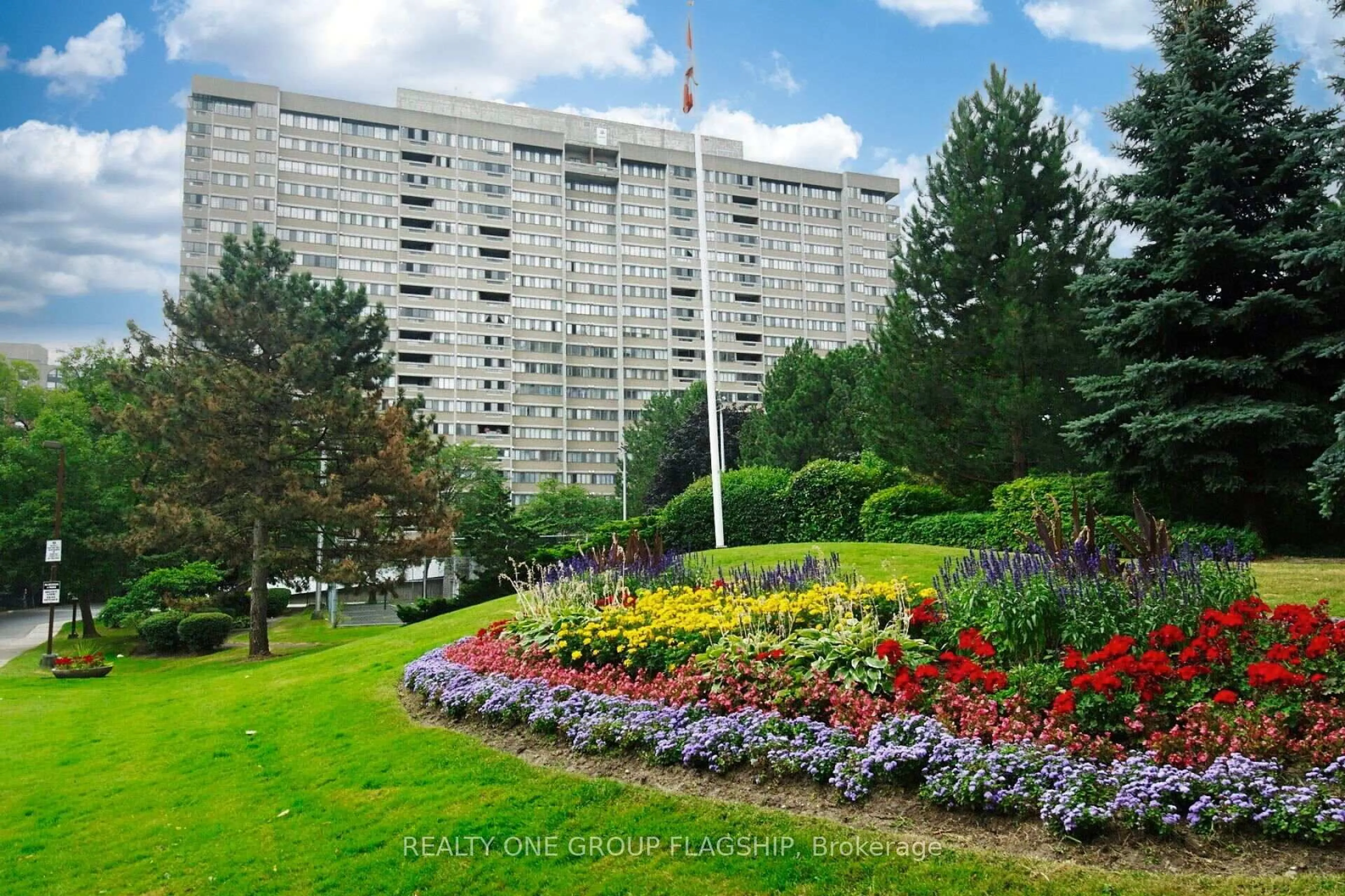 Patio, building for 50 Elm Dr #1209, Mississauga Ontario L5A 3X2