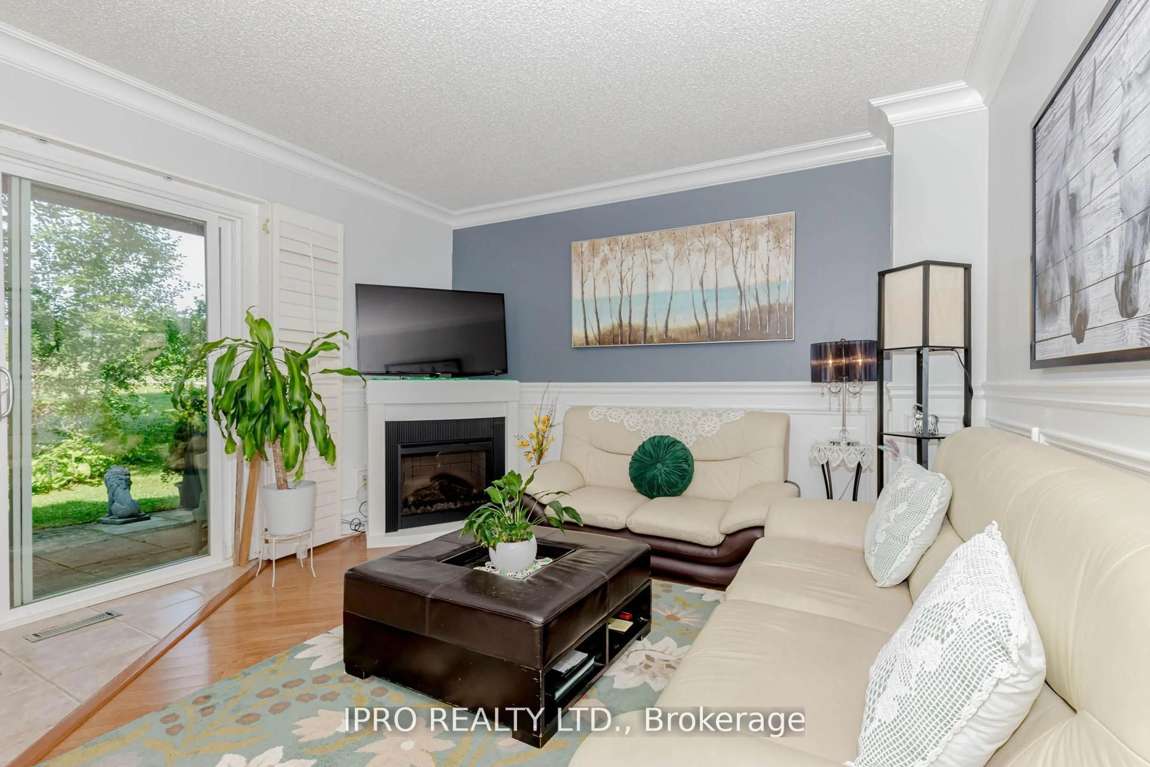 Living room with furniture, wood/laminate floor for 3140 Fifth Line #17, Mississauga Ontario L5L 1A2
