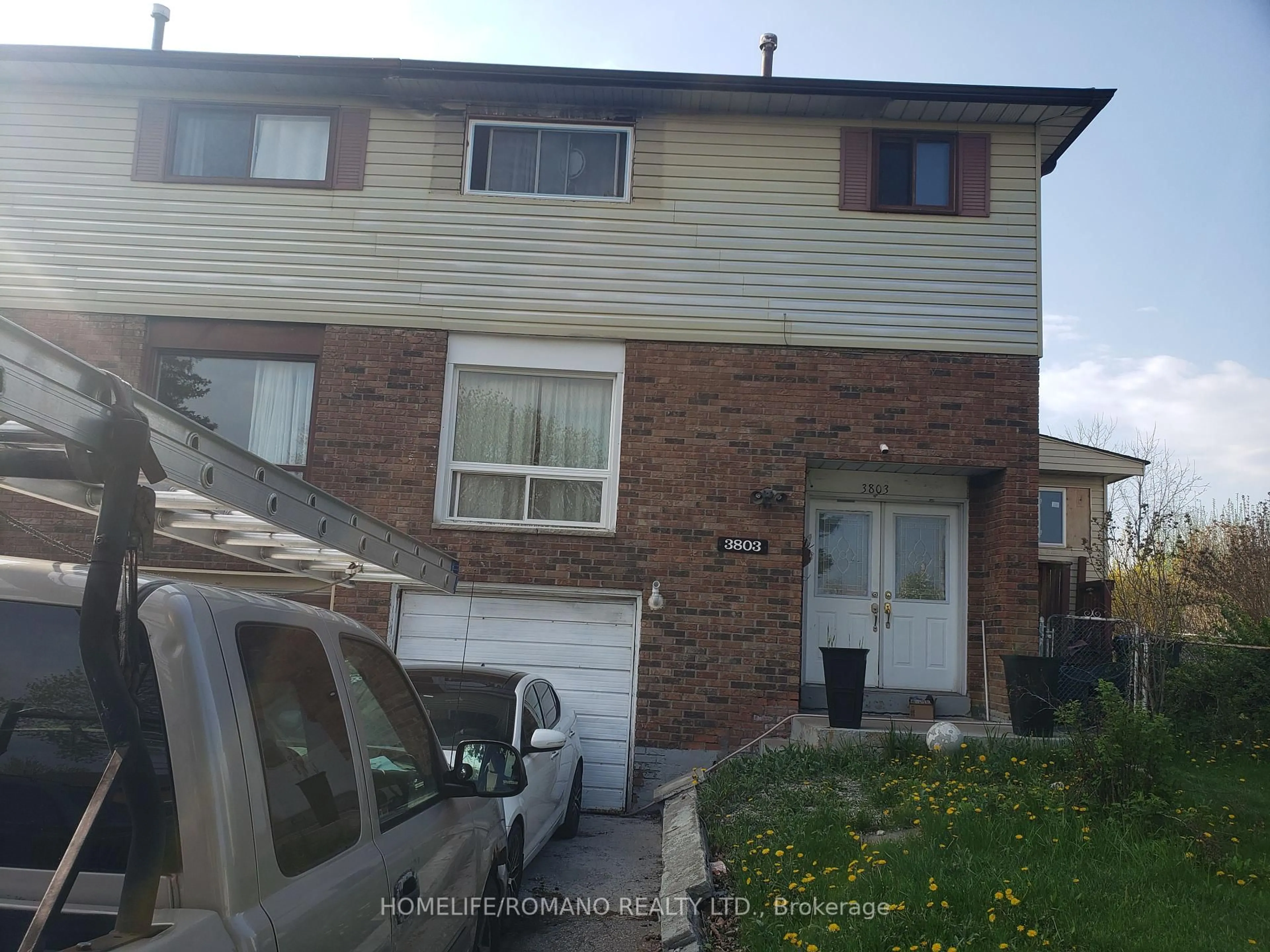 Home with brick exterior material, street for 3803 Keenan Cres, Mississauga Ontario L4T 3M1
