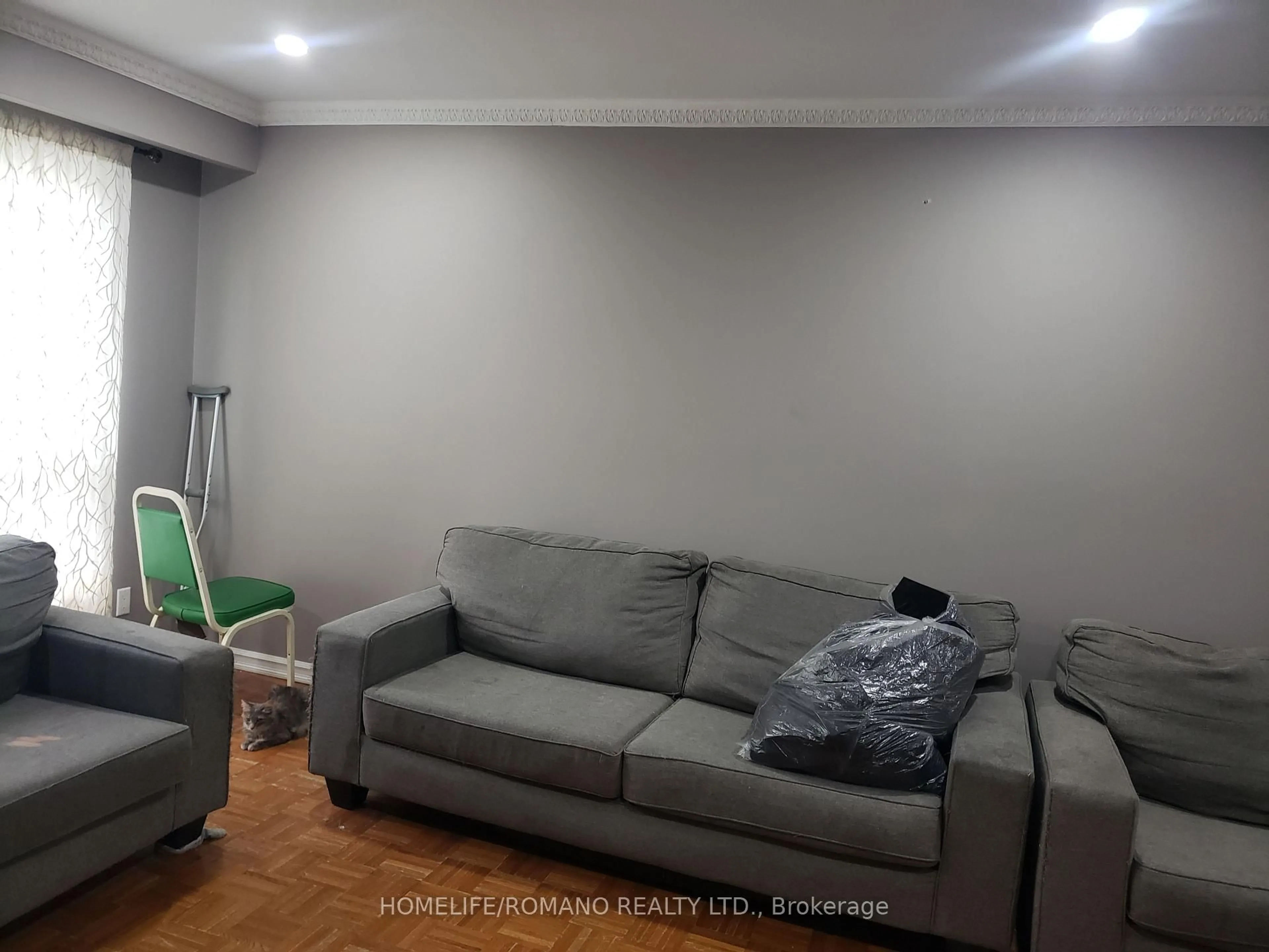Living room with furniture, unknown for 3803 Keenan Cres, Mississauga Ontario L4T 3M1