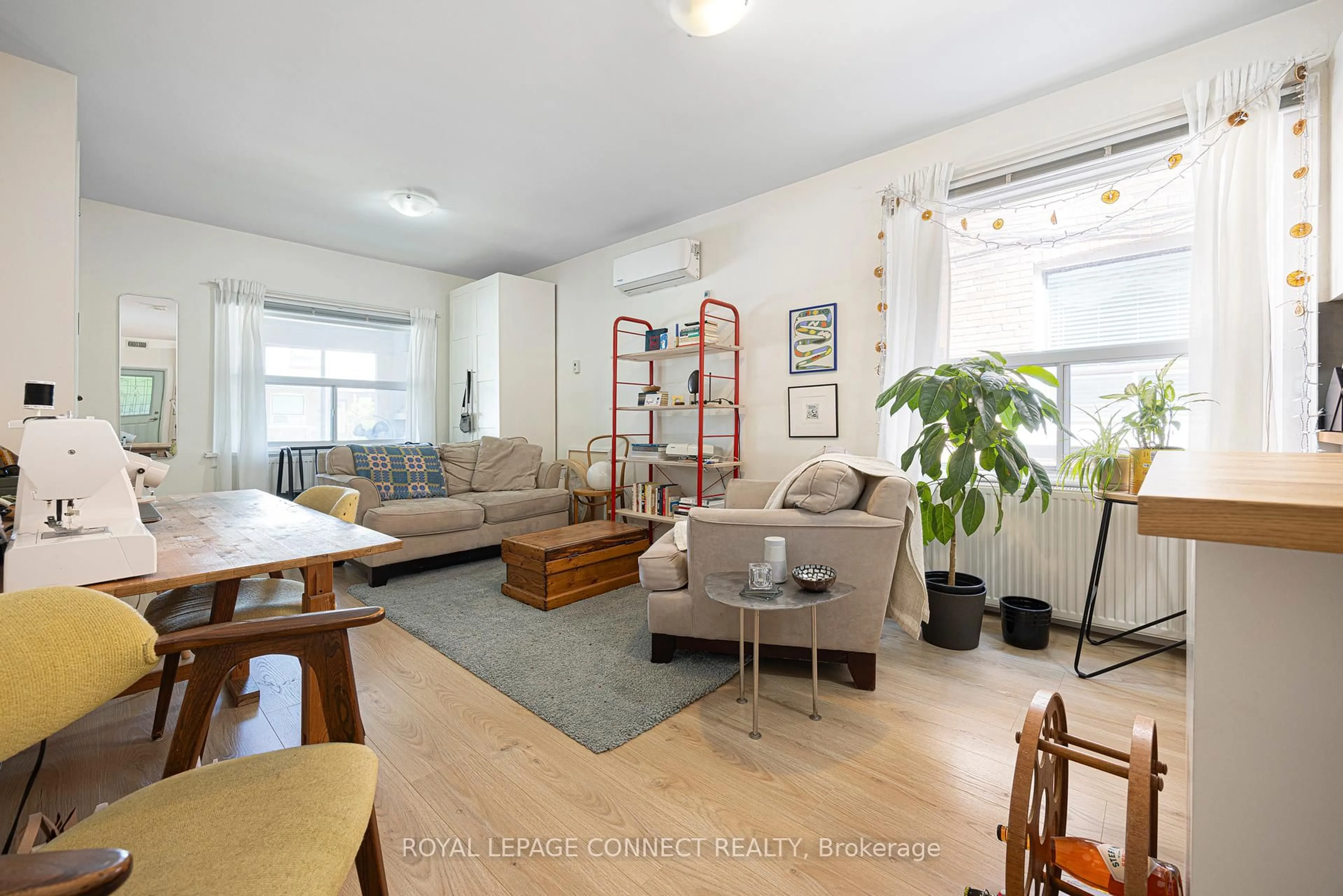 Living room with furniture, unknown for 5 Rosethorn Ave, Toronto Ontario M6N 3K7