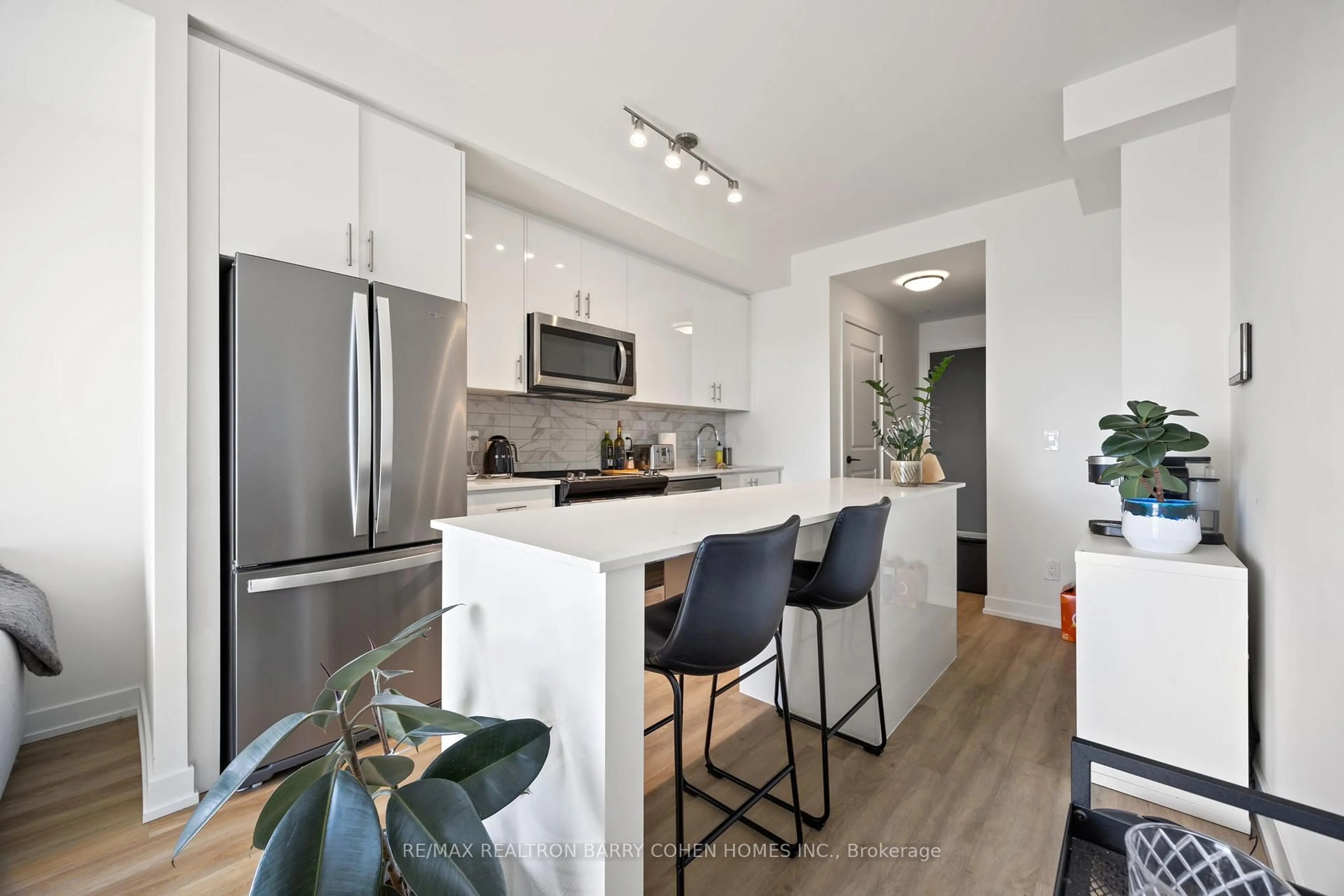 Open concept kitchen, unknown for 335 Wheat Boom Dr #1006, Oakville Ontario L6H 7Y1