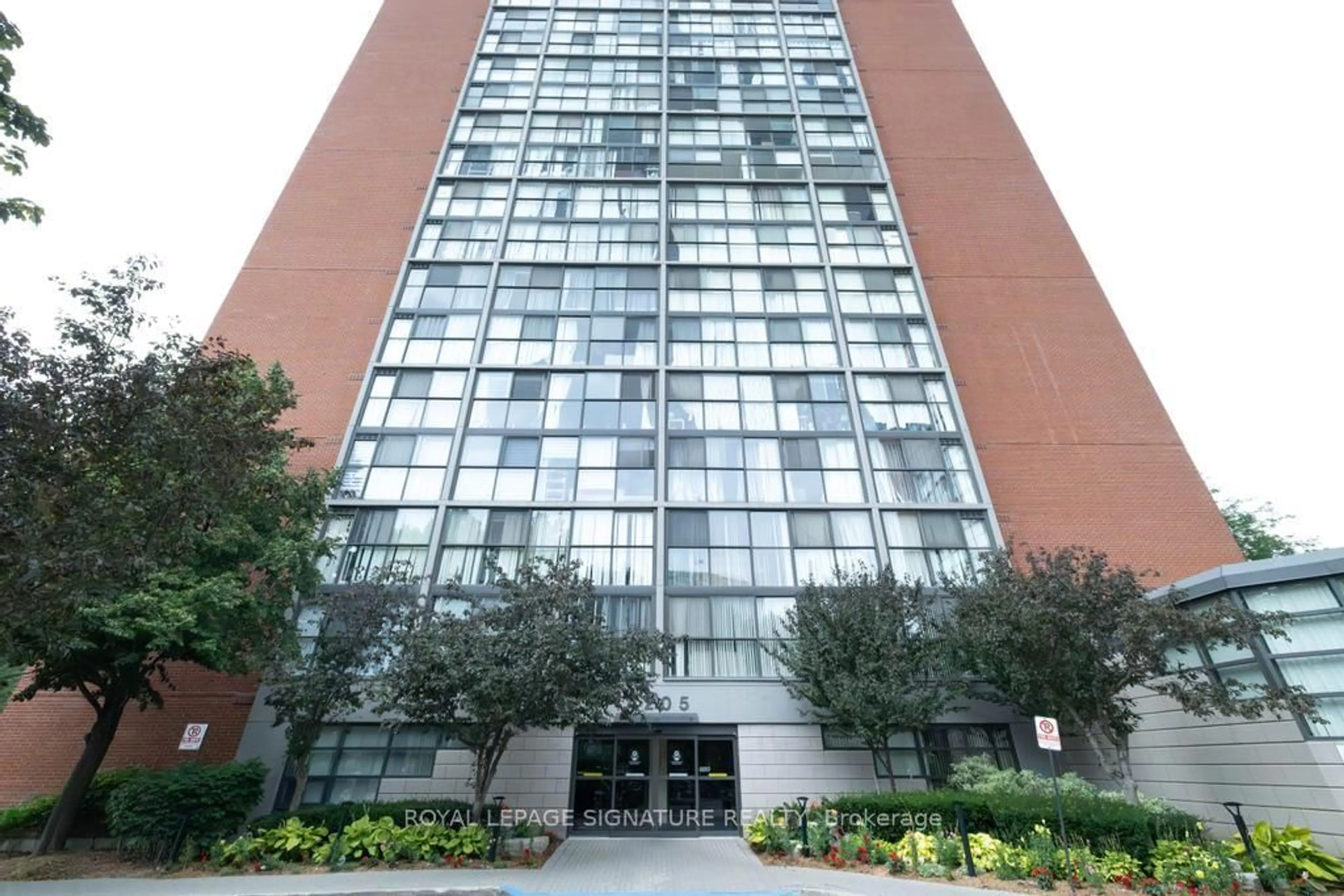 Indoor foyer for 4205 Shipp Dr #1806, Mississauga Ontario L4Z 2Y9