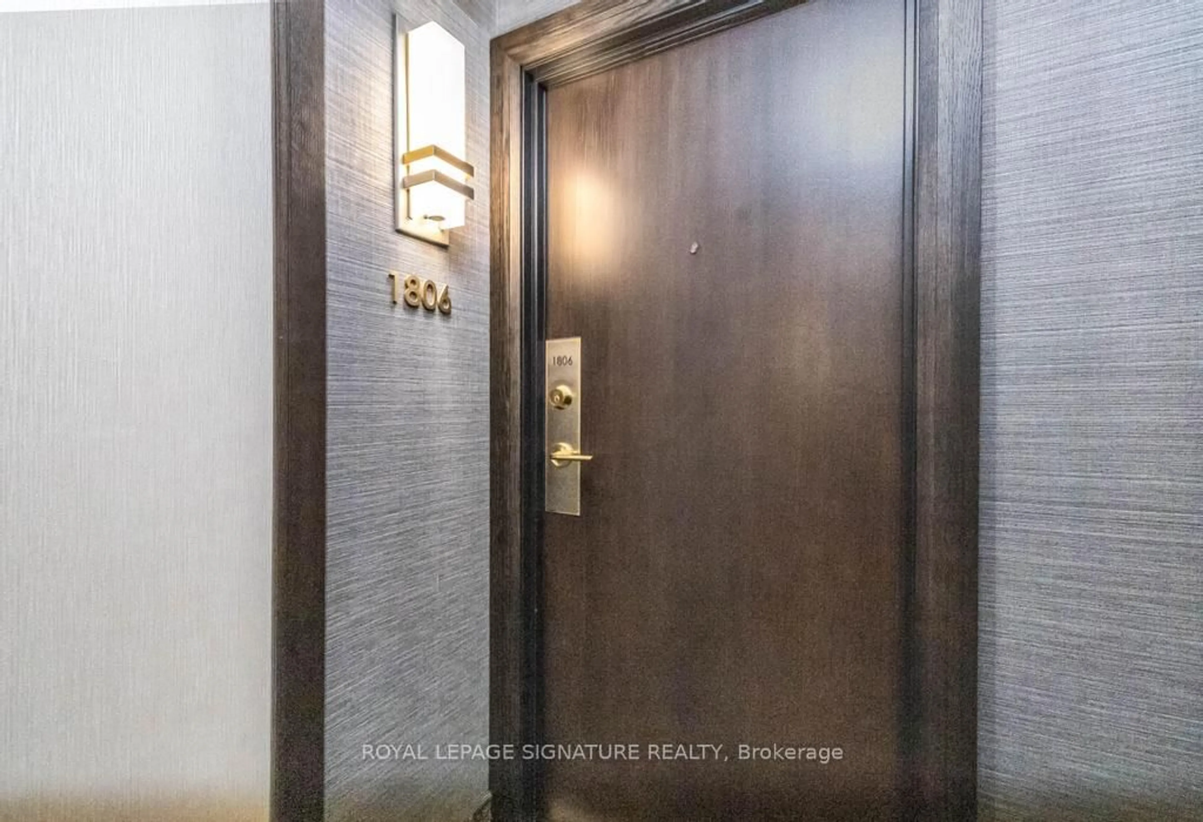 Indoor entryway for 4205 Shipp Dr #1806, Mississauga Ontario L4Z 2Y9
