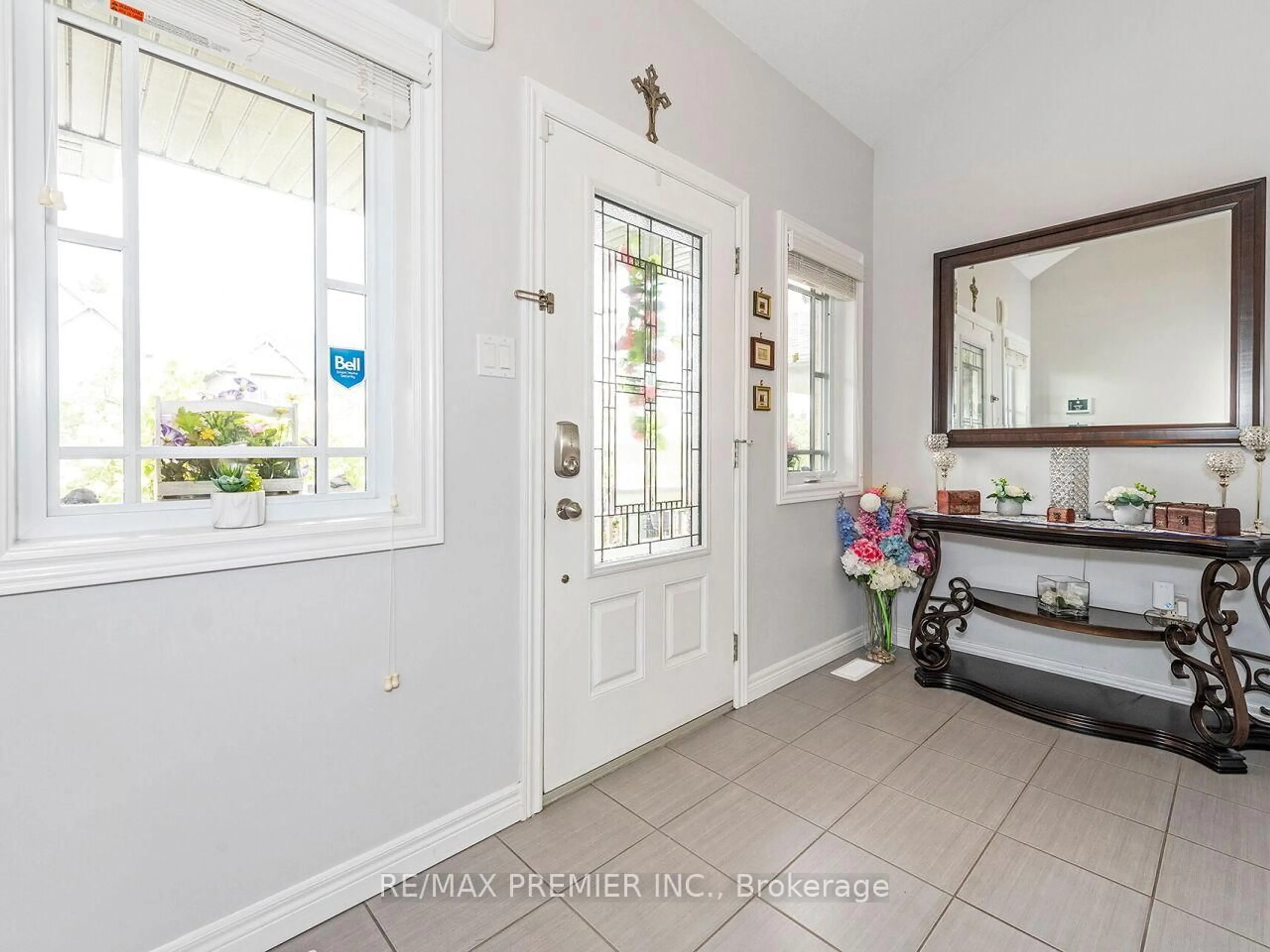 Indoor entryway for 78 Wardlaw Ave, Orangeville Ontario L9W 6M3