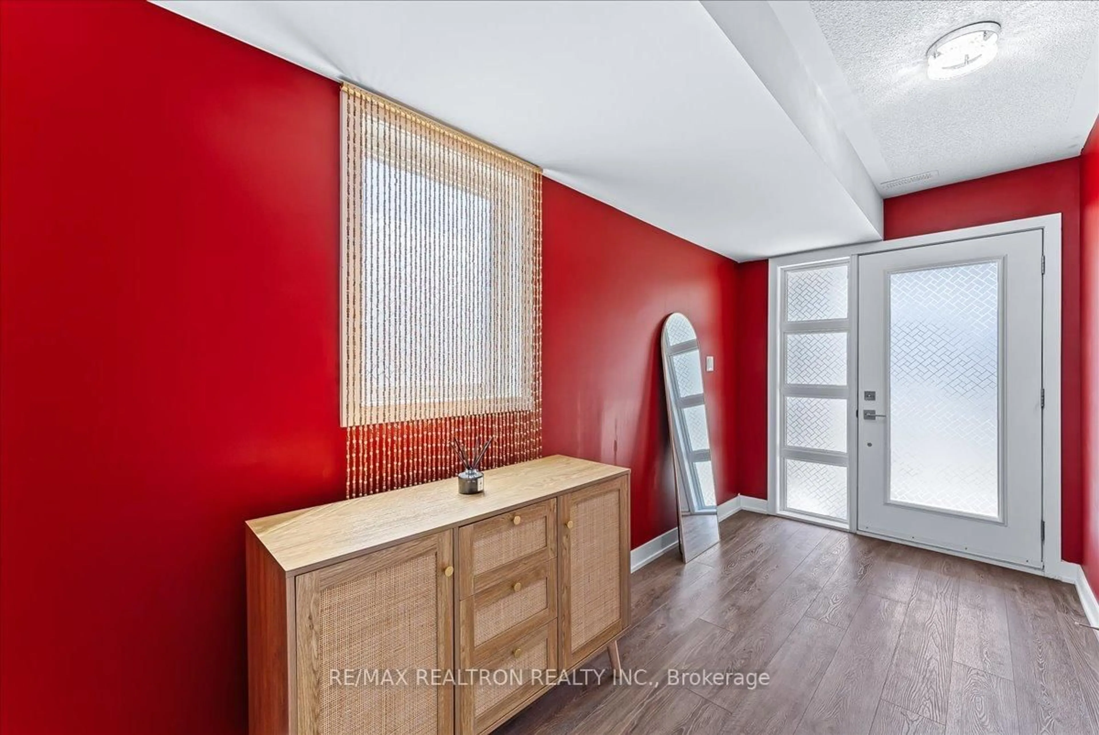 Indoor entryway for 3073 Cherry Blossom Common, Burlington Ontario L7M 2A9