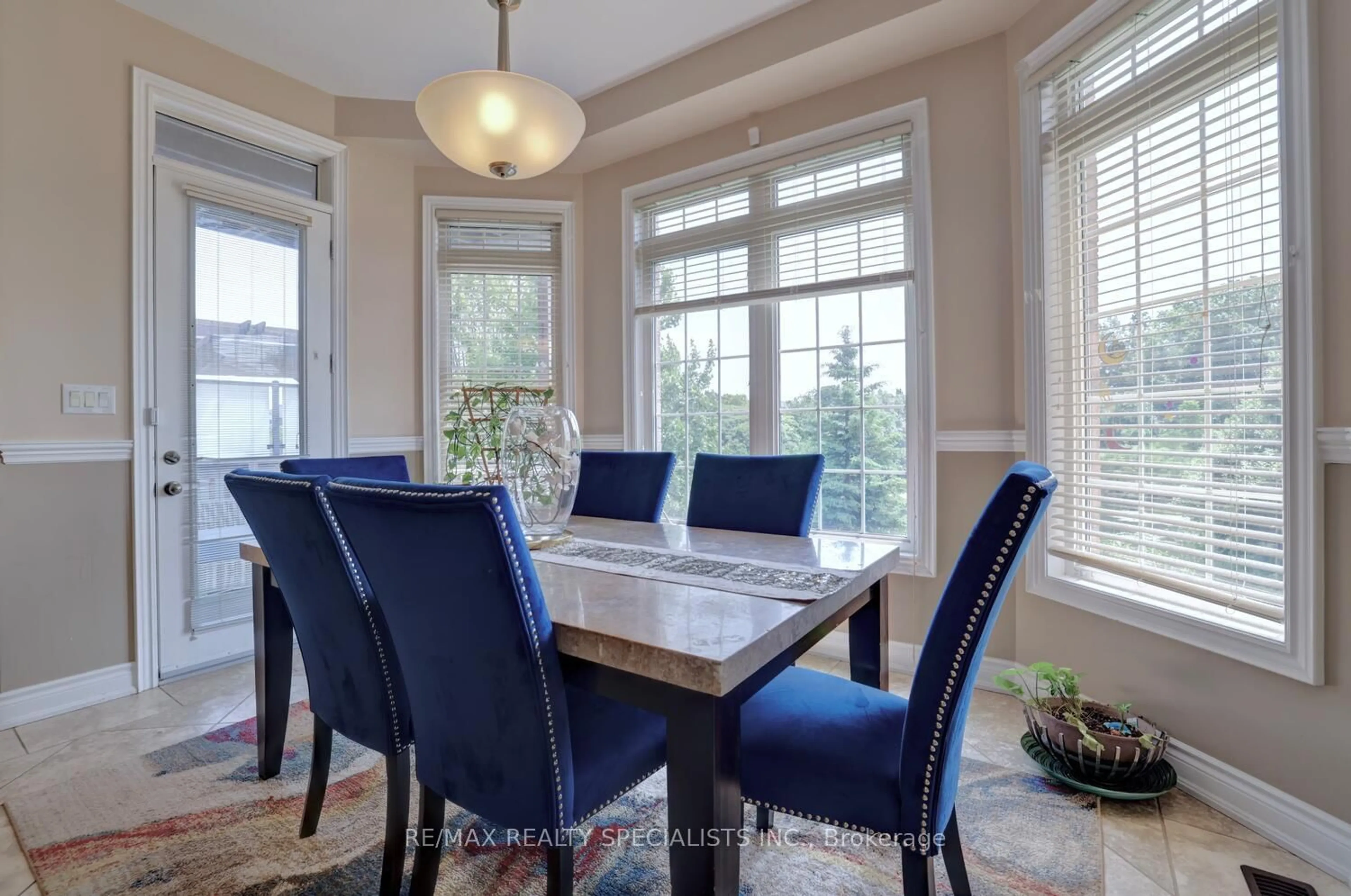 Dining room, unknown for 2298 North Ridge Tr, Oakville Ontario L6H 0C4