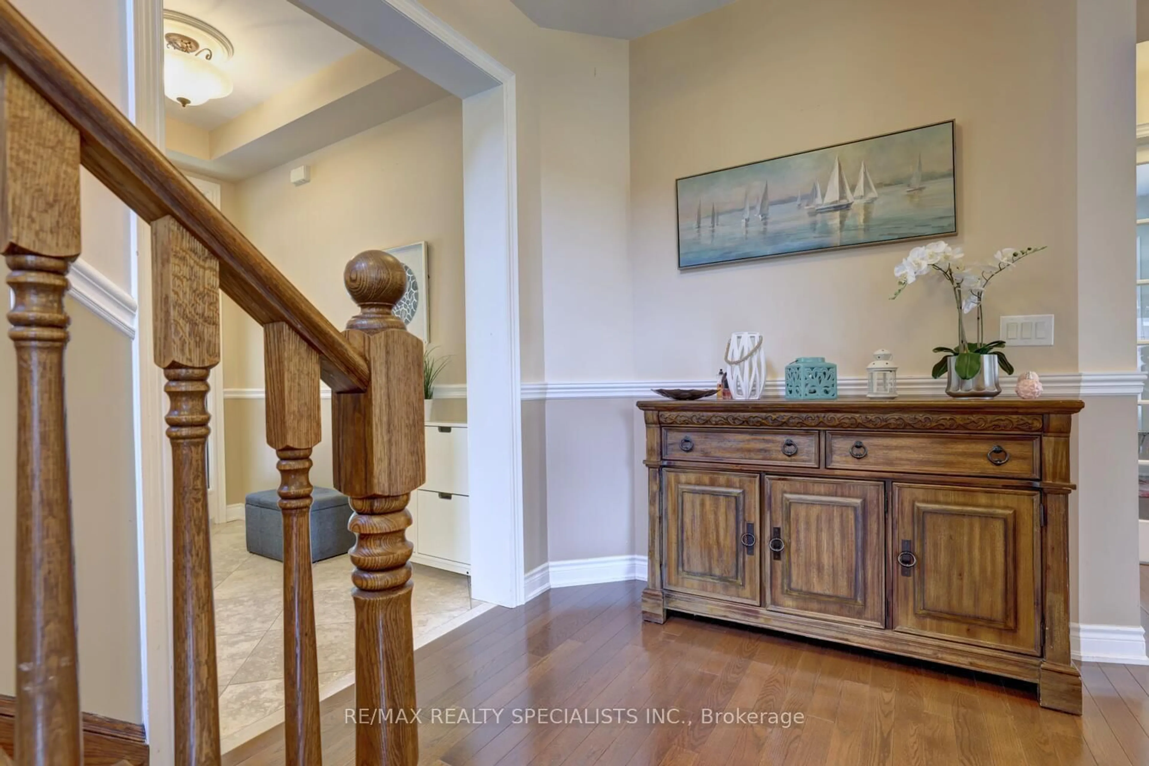 Indoor entryway for 2298 North Ridge Tr, Oakville Ontario L6H 0C4