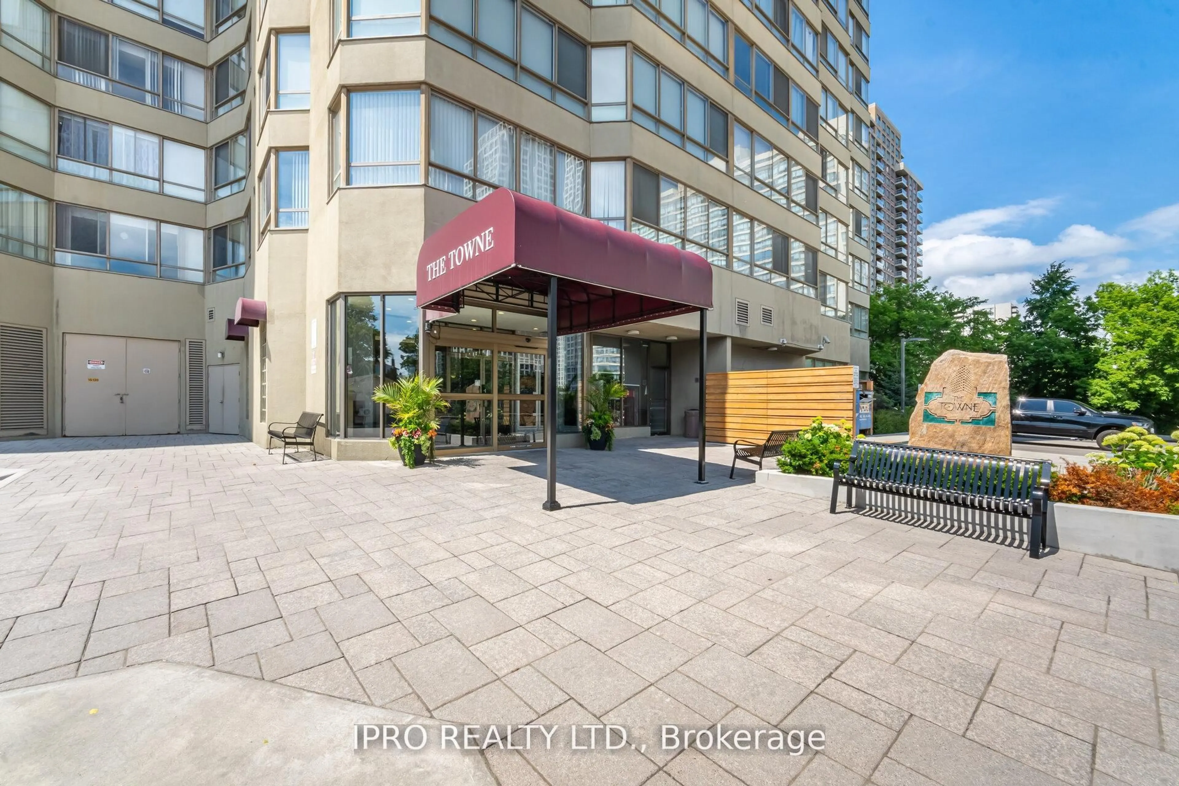 Patio, street for 3605 Kariya Dr #1603, Mississauga Ontario L5B 3J4
