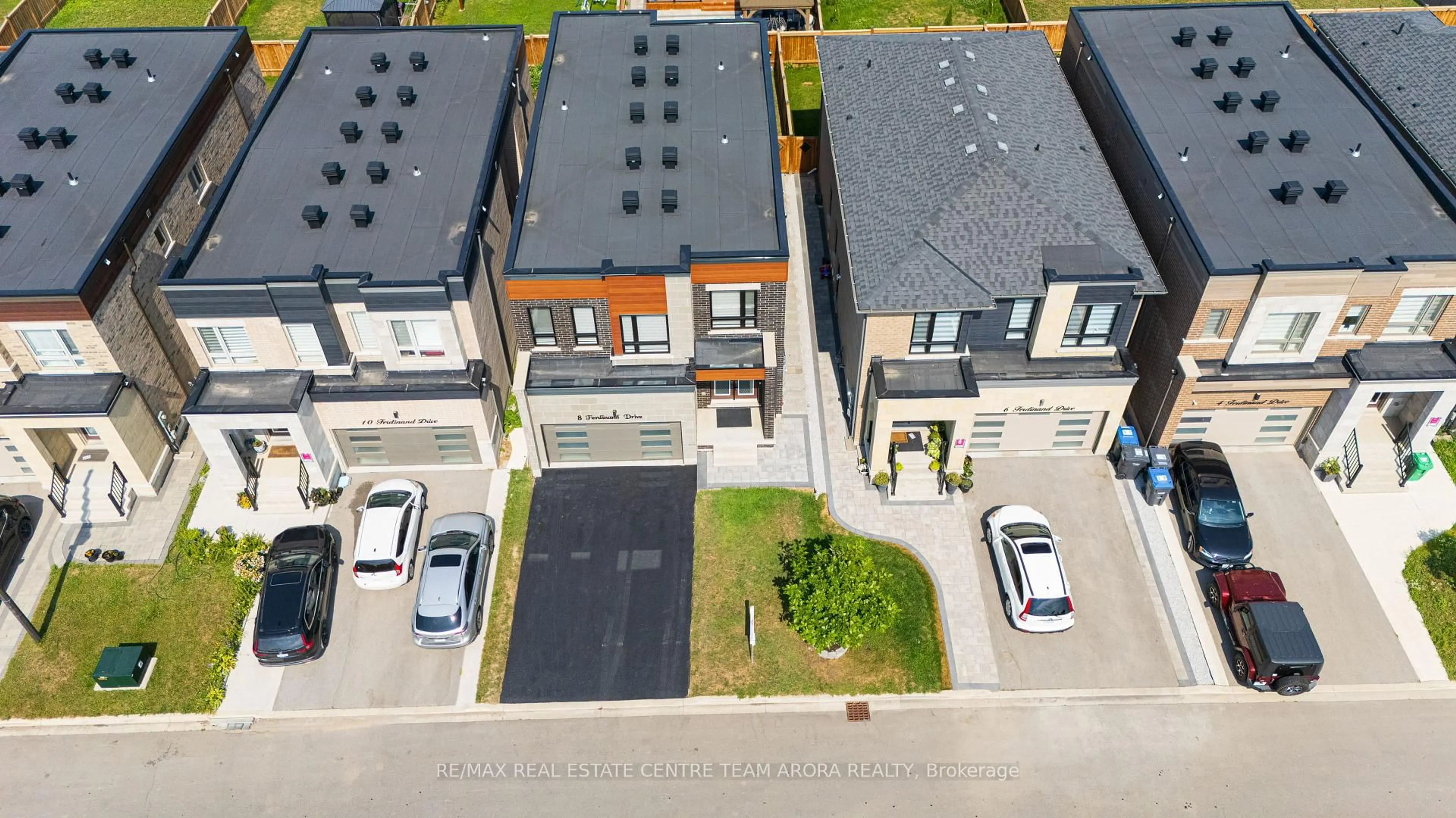 A pic from outside/outdoor area/front of a property/back of a property/a pic from drone, street for 8 Ferdinand Dr, Brampton Ontario L6Y 2C9