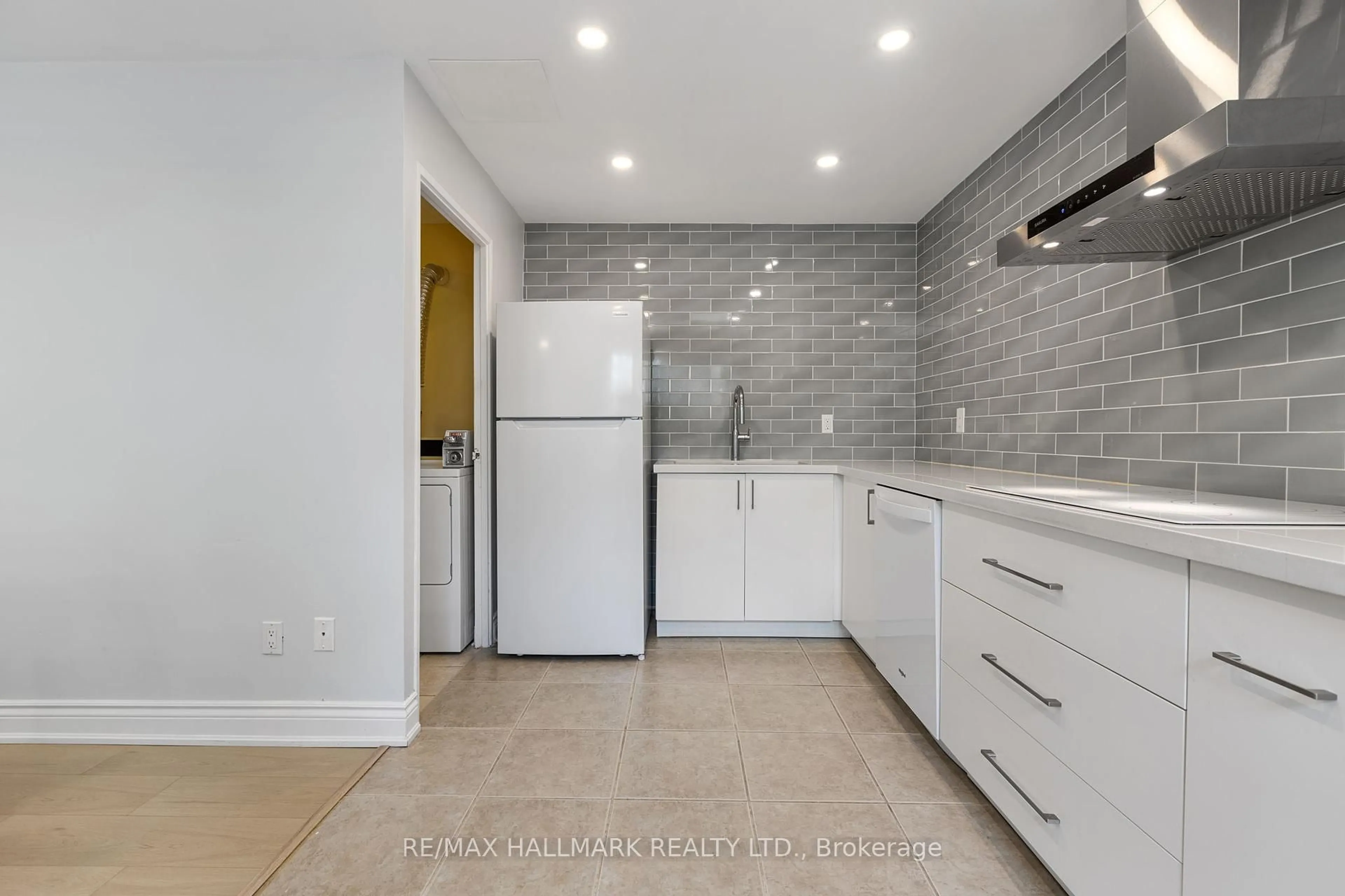Unknown for 3040 Constitution Blvd #130, Mississauga Ontario L4Y 3X7