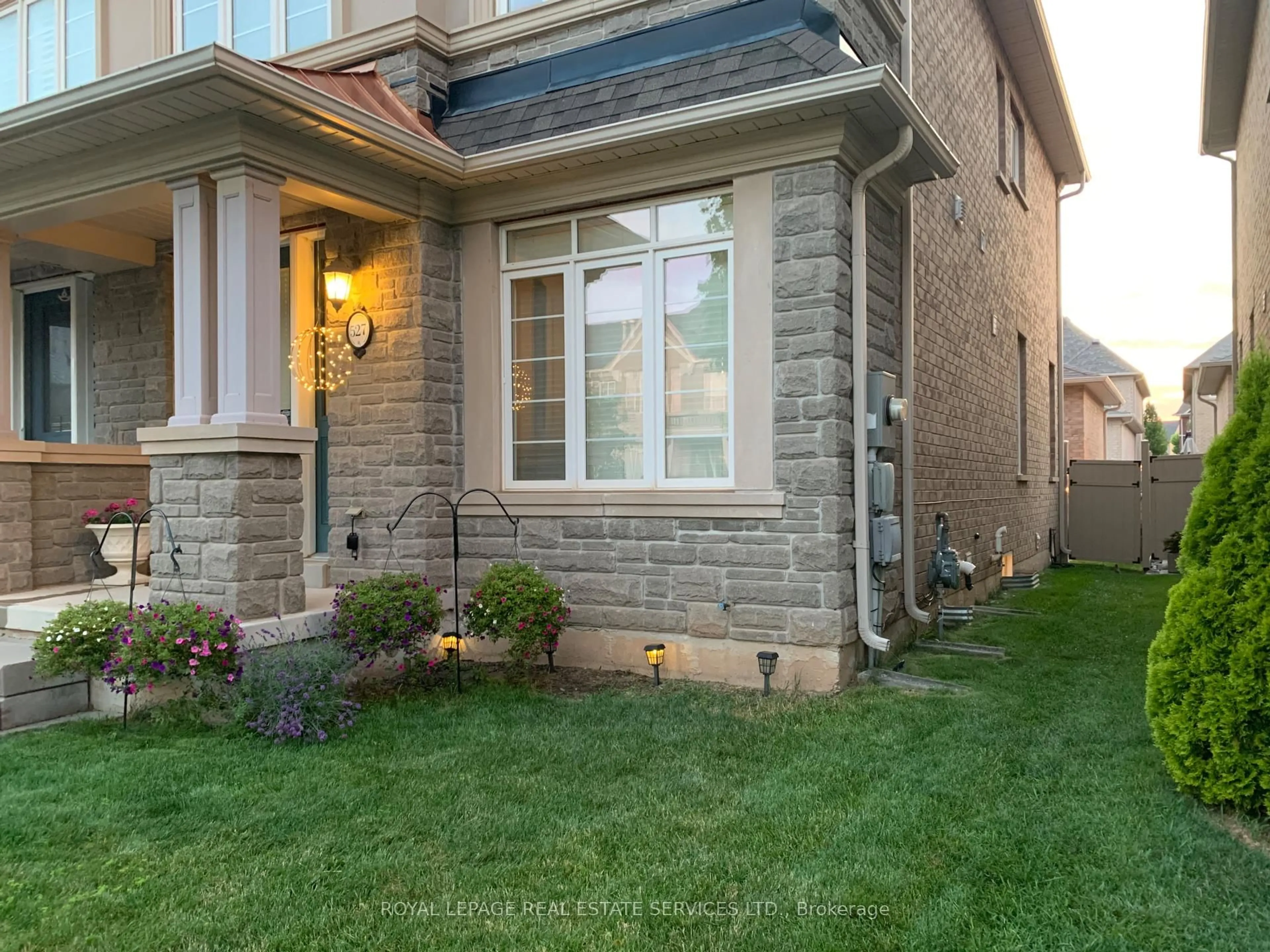 Home with brick exterior material, street for 527 SIXTEEN MILE Dr, Oakville Ontario L6M 0P7