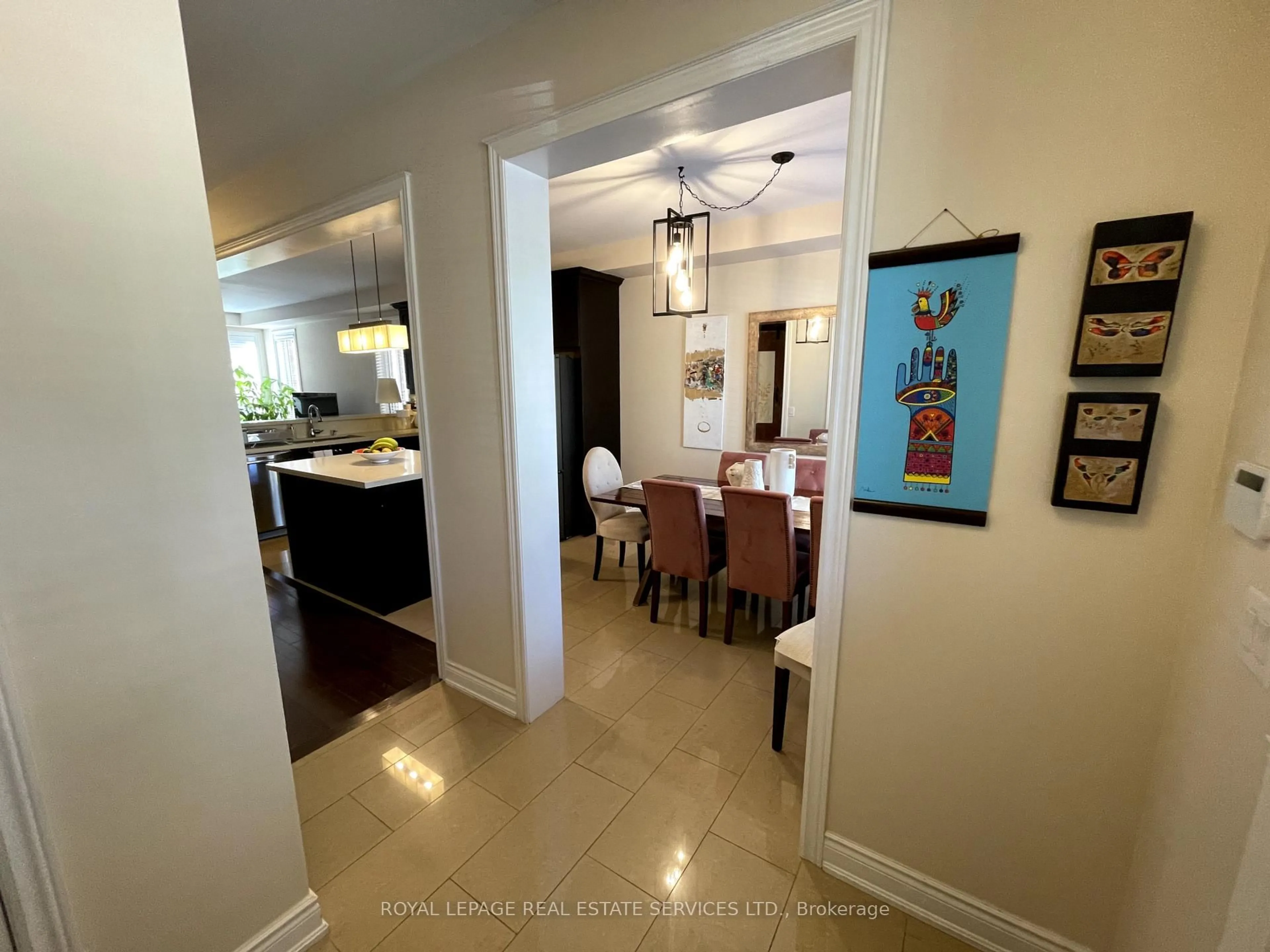 Dining room, ceramic/tile floor for 527 SIXTEEN MILE Dr, Oakville Ontario L6M 0P7