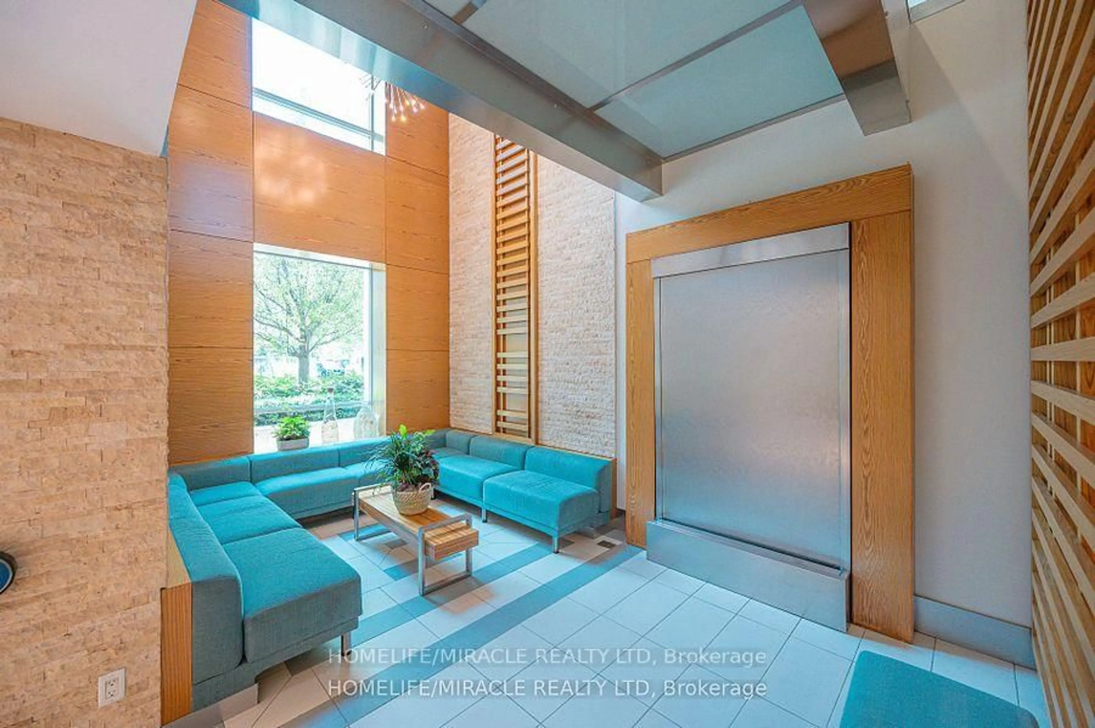 Indoor foyer for 155 Legion Rd #1401, Toronto Ontario M8Y 0A7