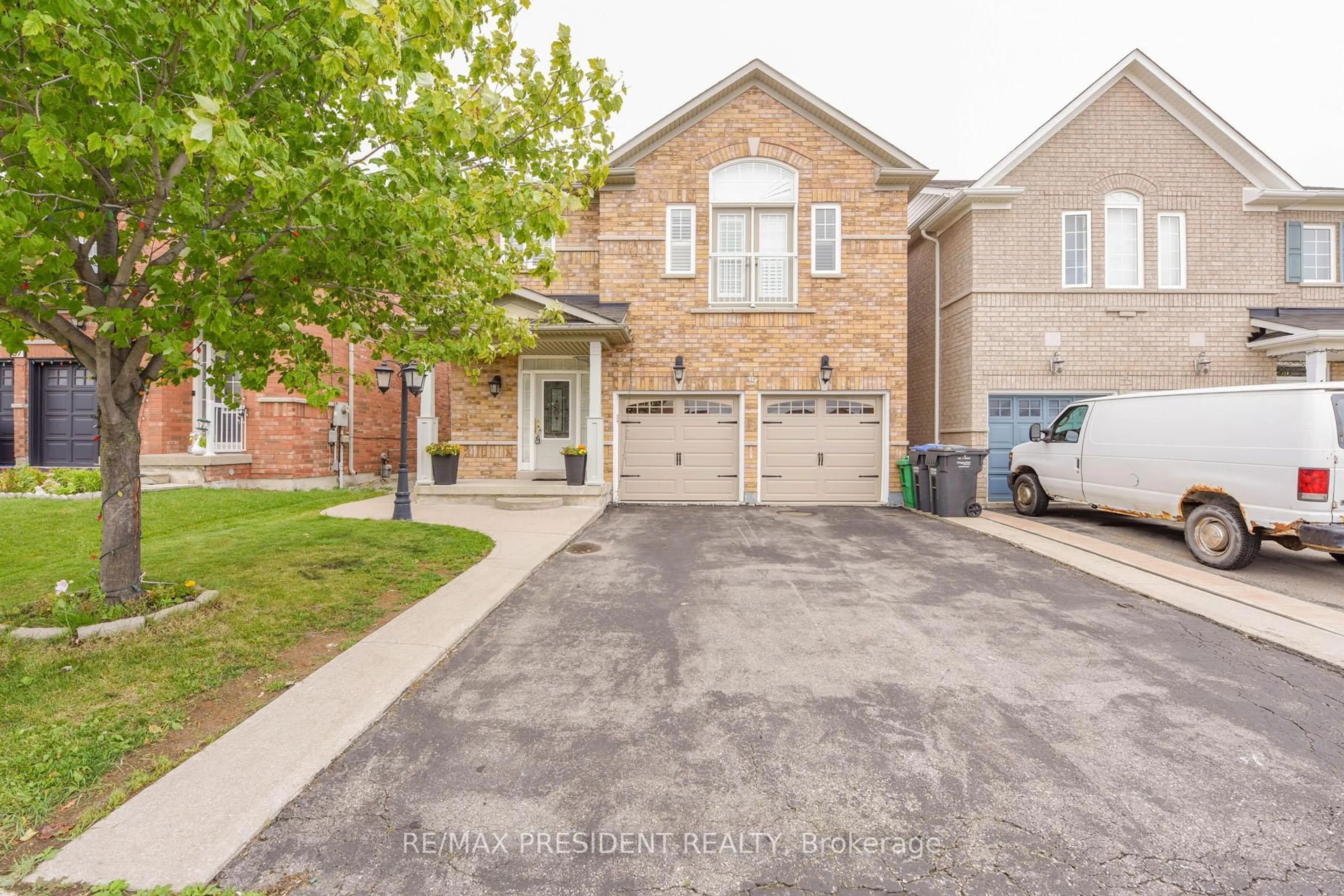 Unknown for 39 Pantomine Blvd, Brampton Ontario L6Y 5N2