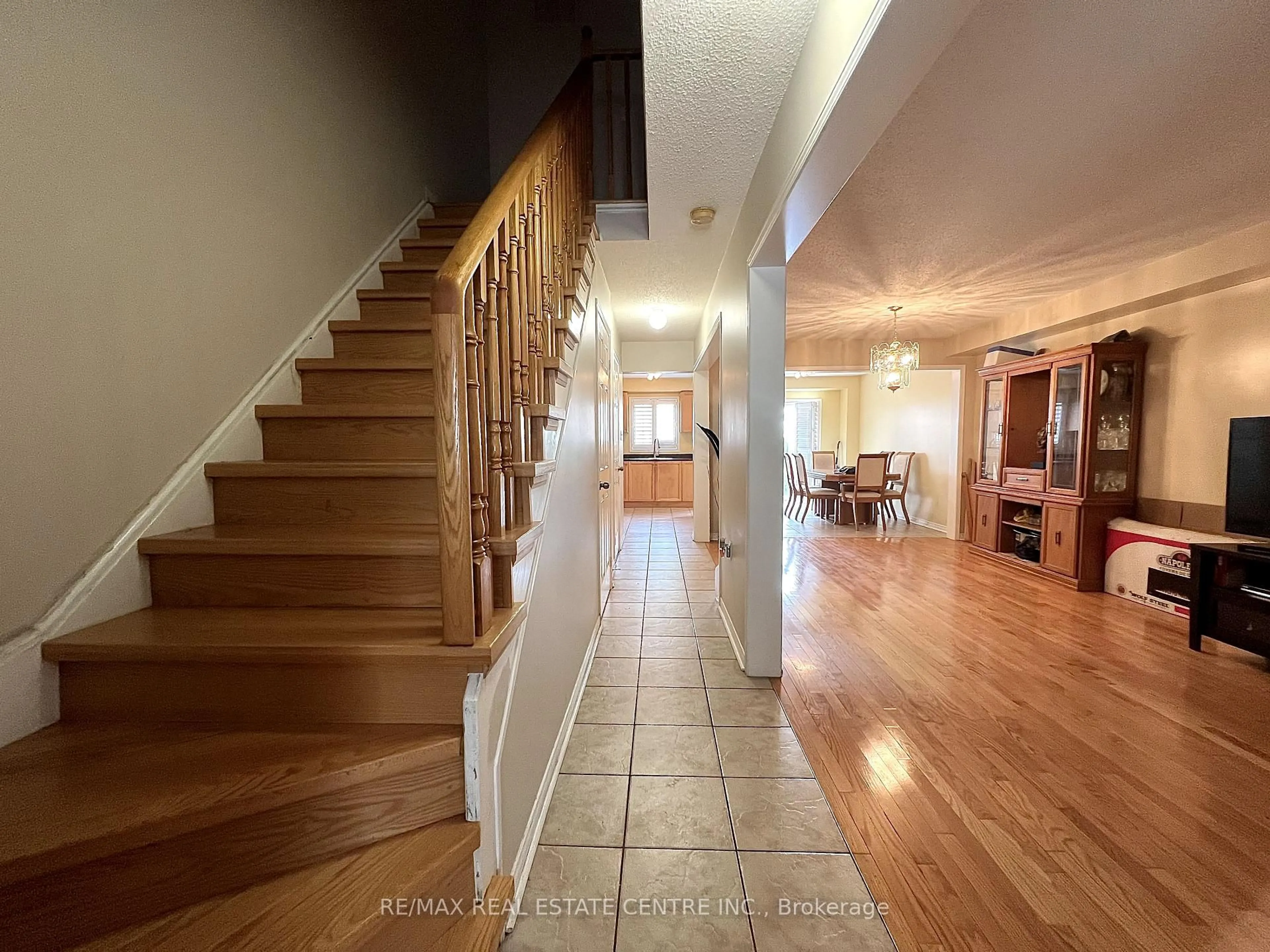 Indoor foyer for 77 Zia Dodda Cres, Brampton Ontario L6P 1J5