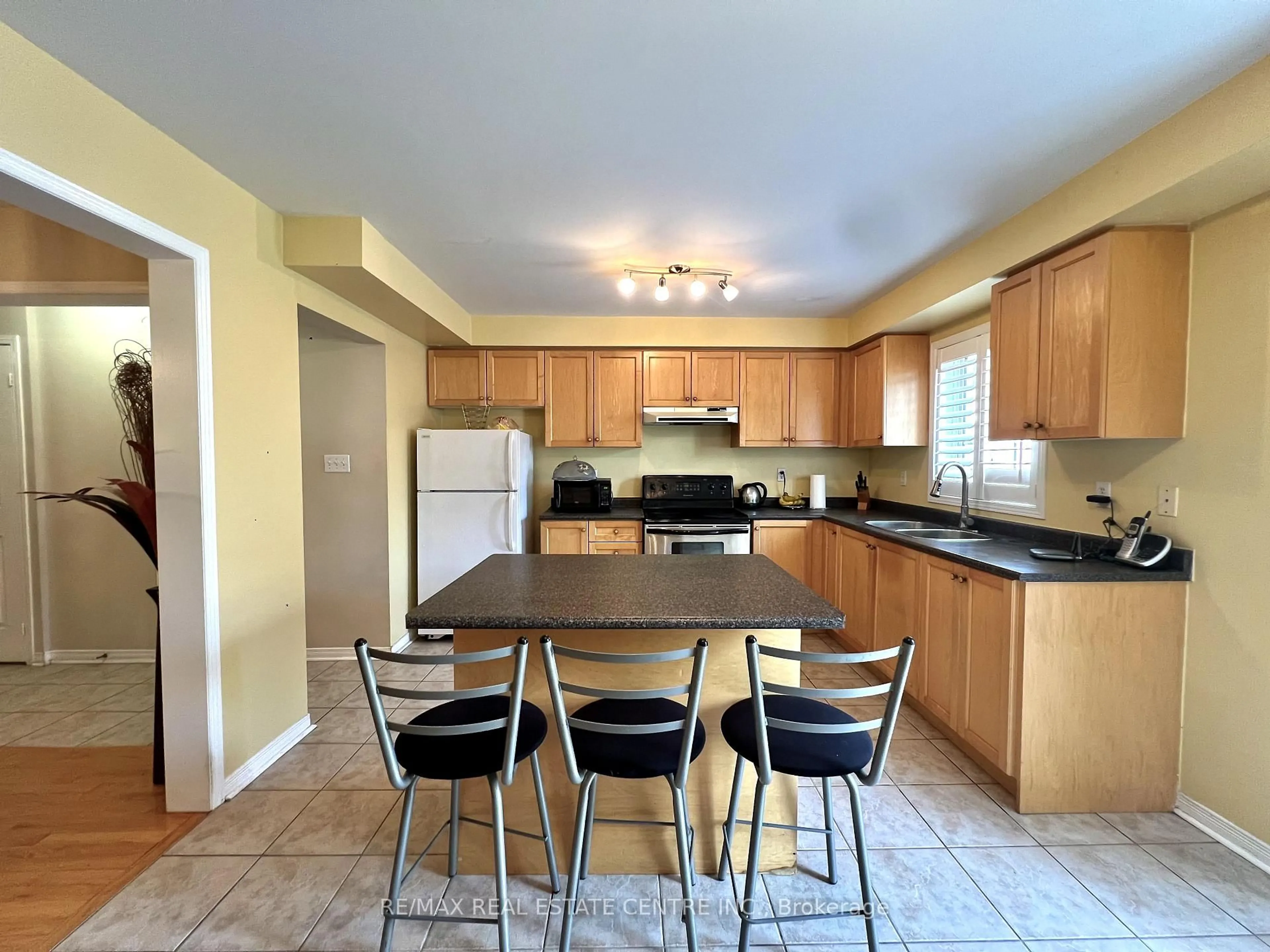 Open concept kitchen, unknown for 77 Zia Dodda Cres, Brampton Ontario L6P 1J5