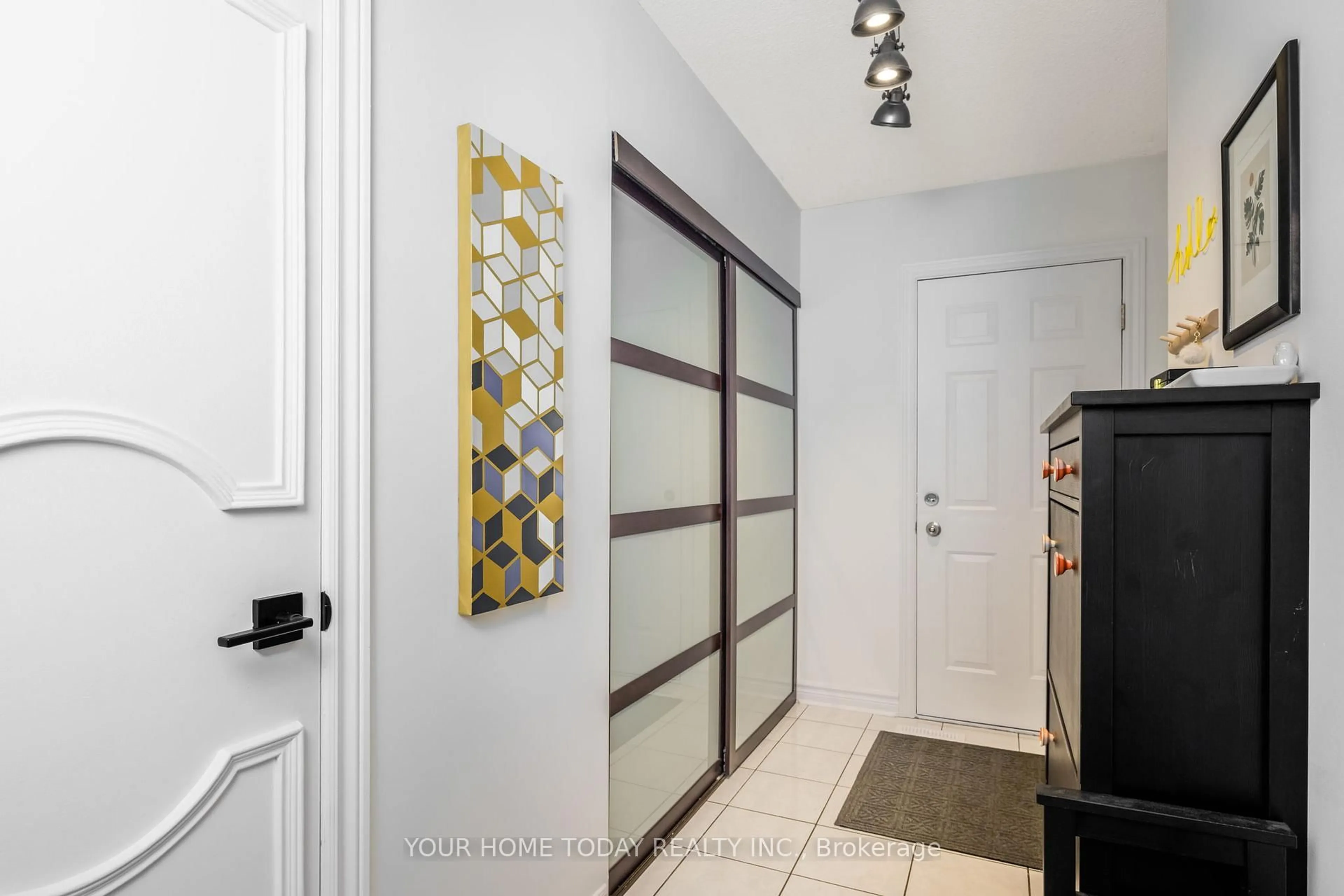 Indoor entryway for 50 Donna Dr, Brampton Ontario L6Z 3V2