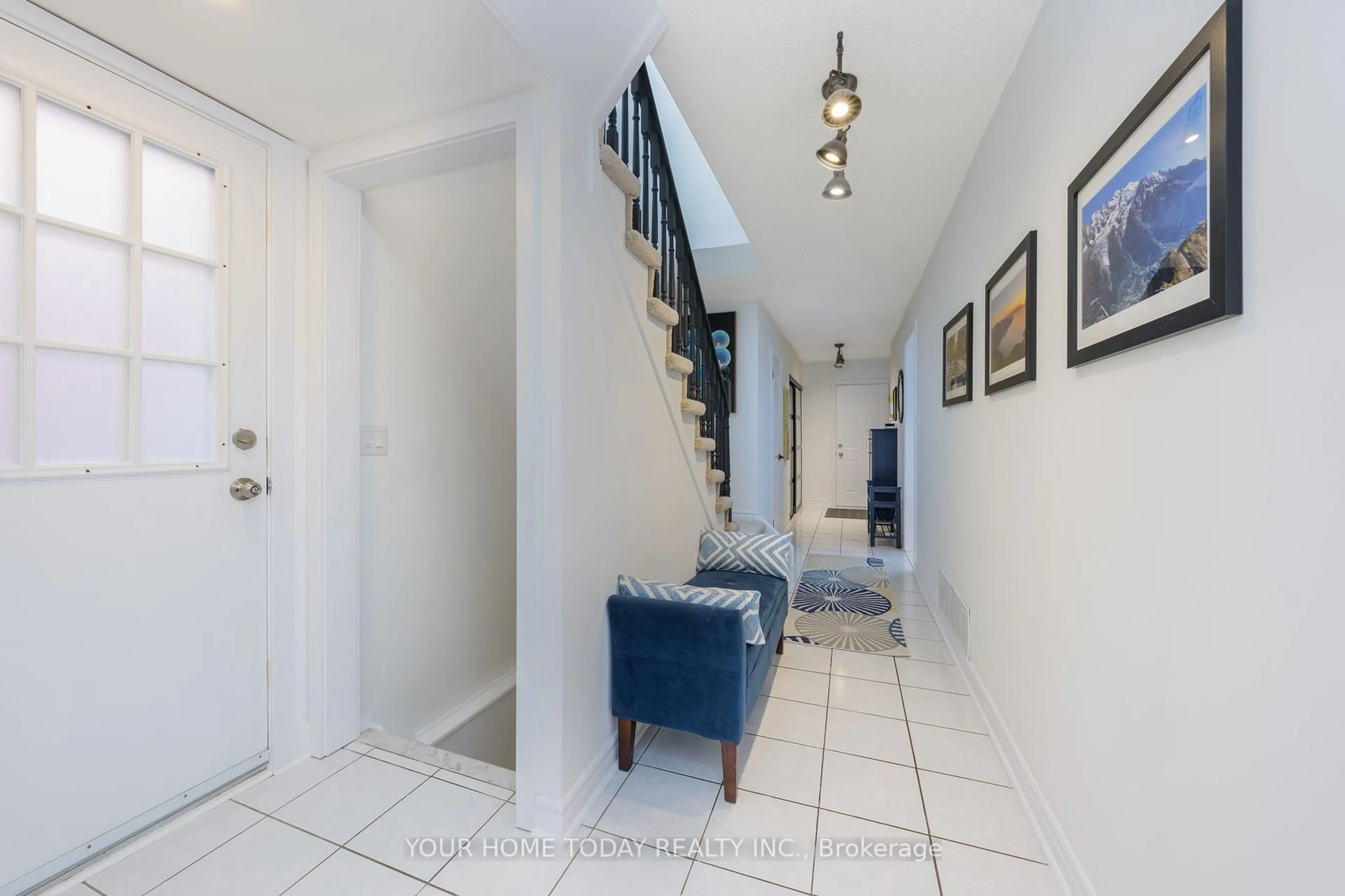 Indoor entryway for 50 Donna Dr, Brampton Ontario L6Z 3V2