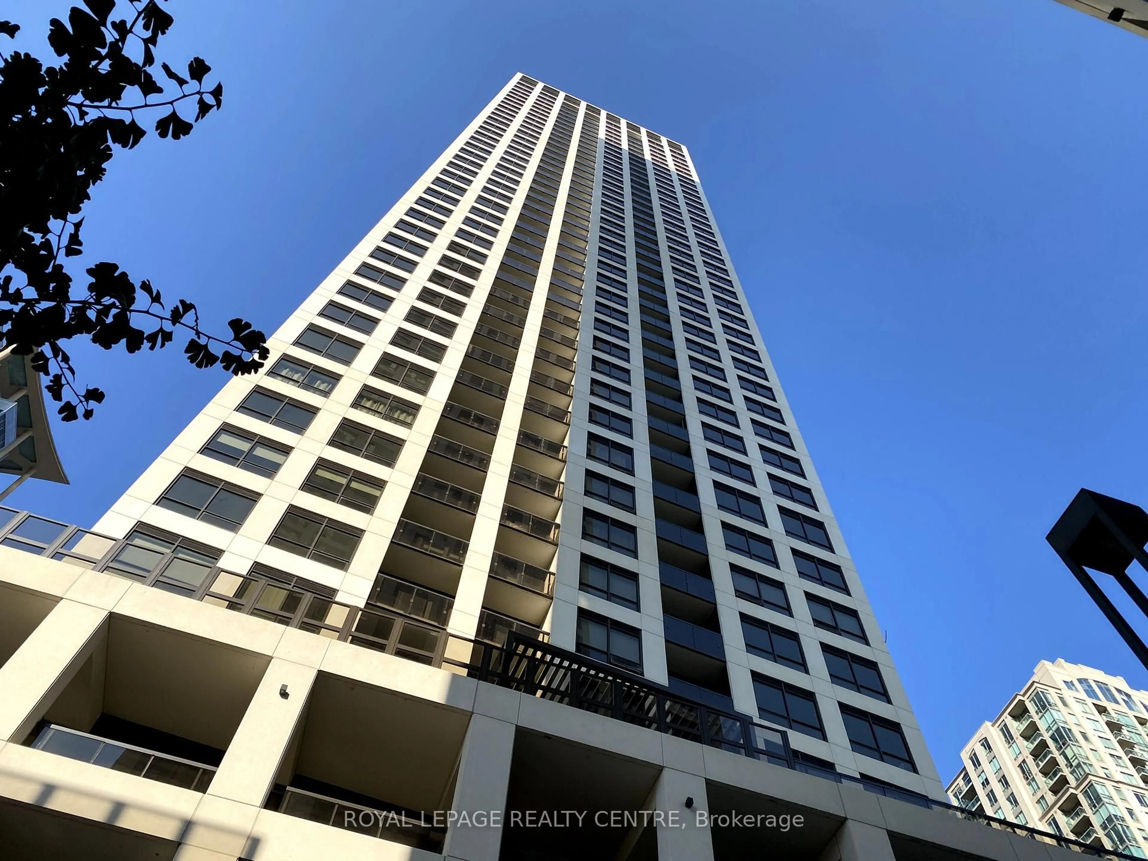 A pic from outside/outdoor area/front of a property/back of a property/a pic from drone, city buildings view from balcony for 30 Elm Dr #1211, Mississauga Ontario L5B 0N6